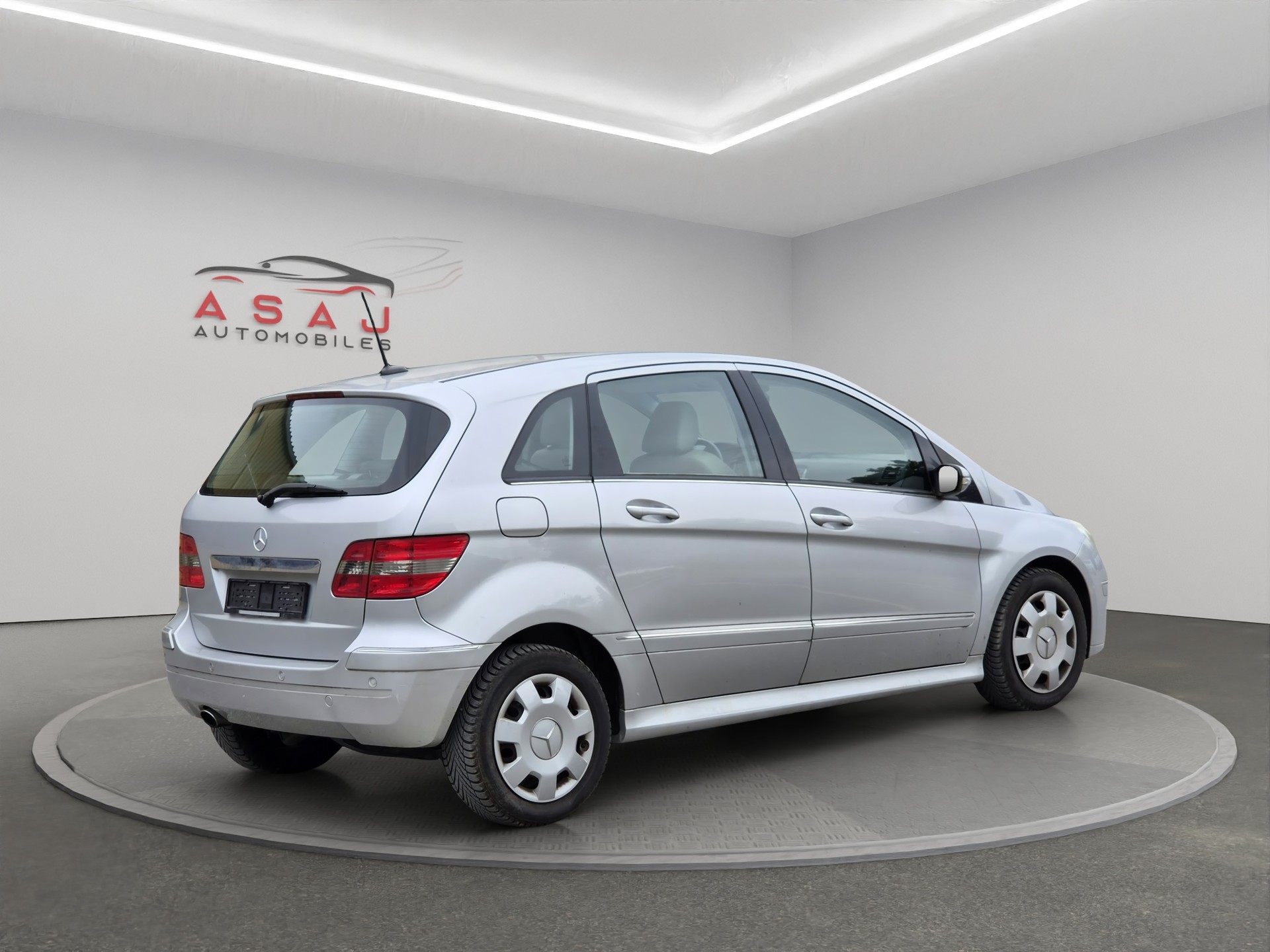 MERCEDES-BENZ B 200-image-6
