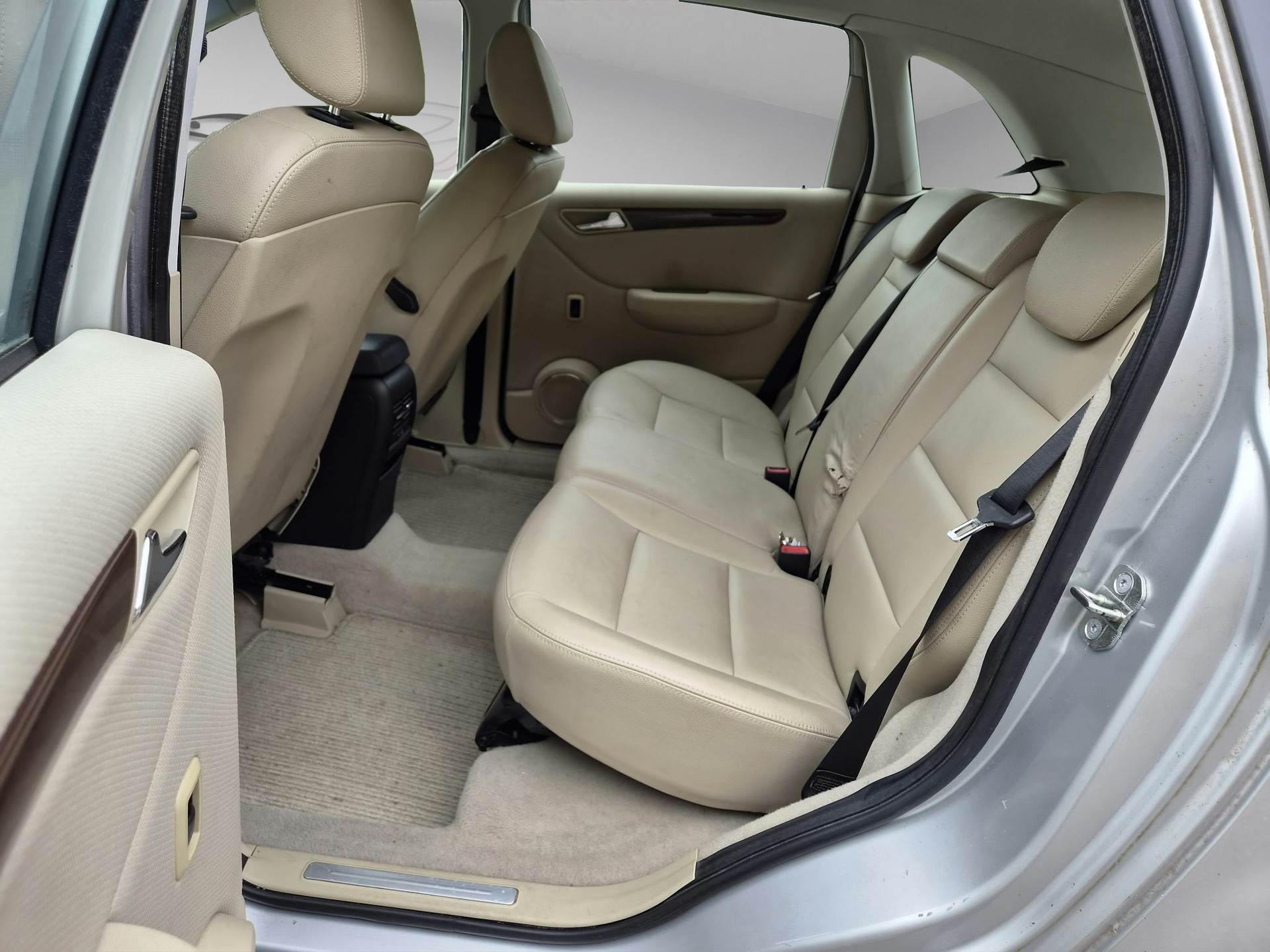 MERCEDES-BENZ B 200-image-13