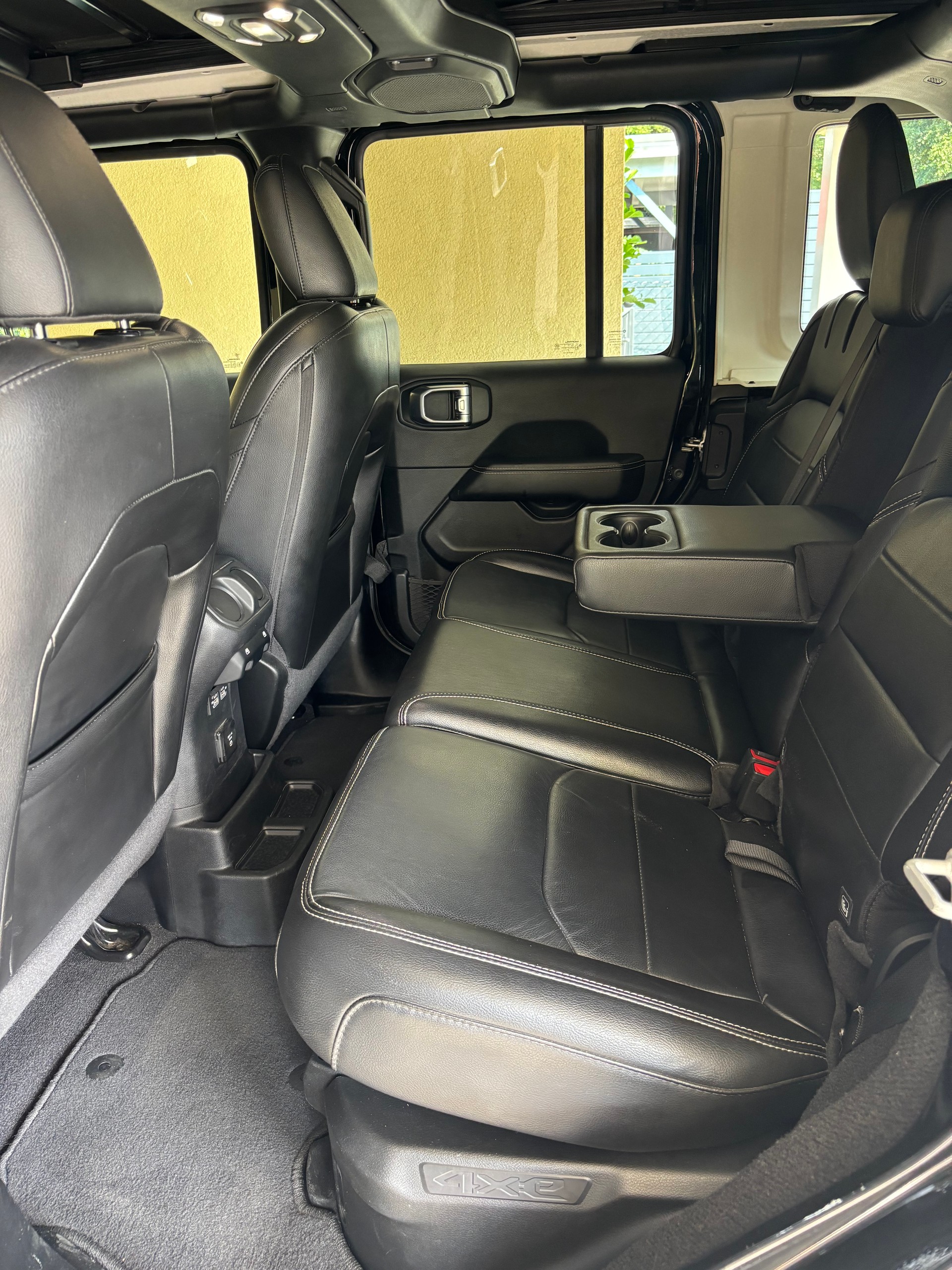 JEEP 2.0 Turbo First Edition Unlimited 4xe-image-5