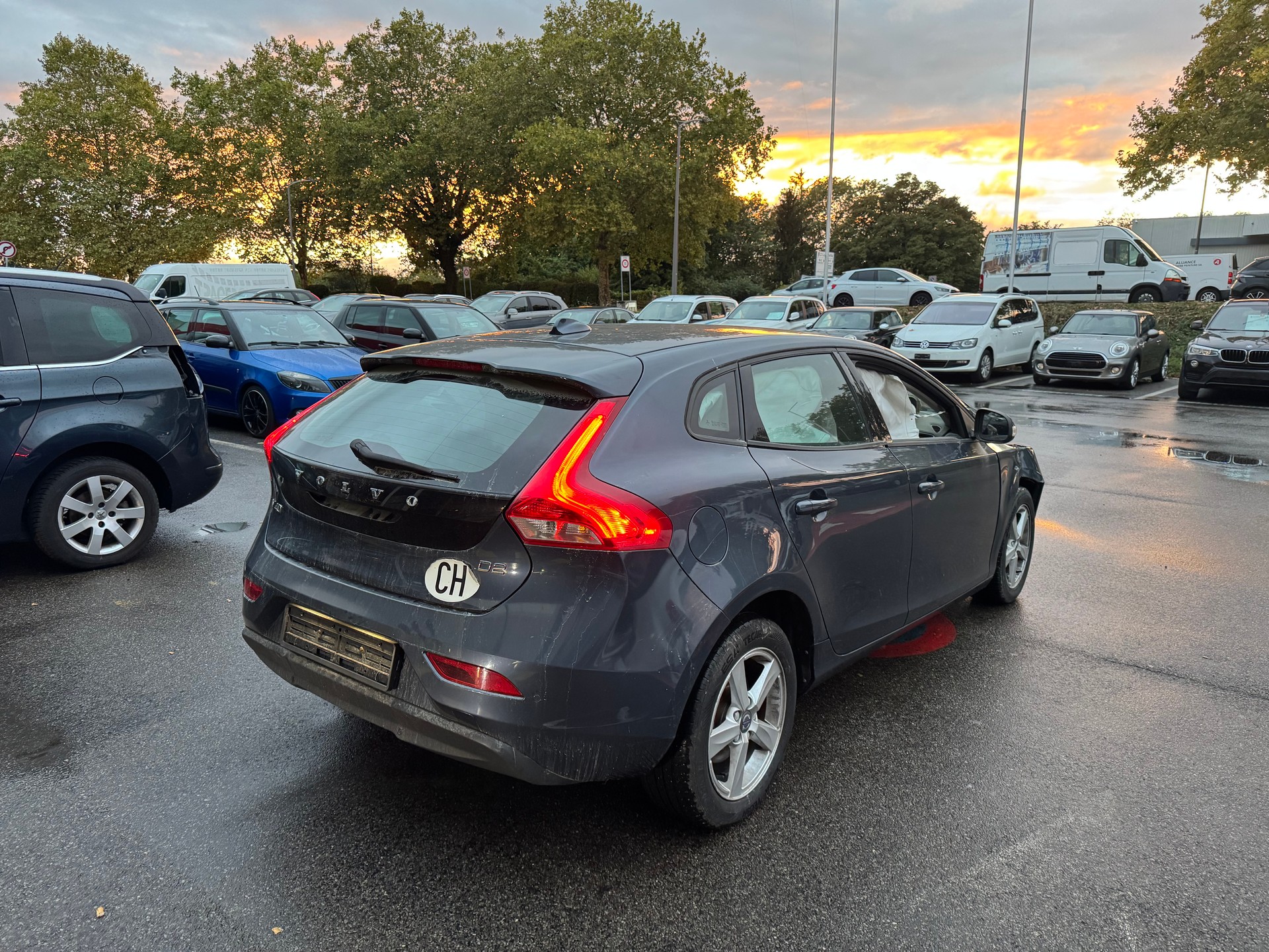VOLVO V40 D2 Kinetic R-Design Geartronic-image-8