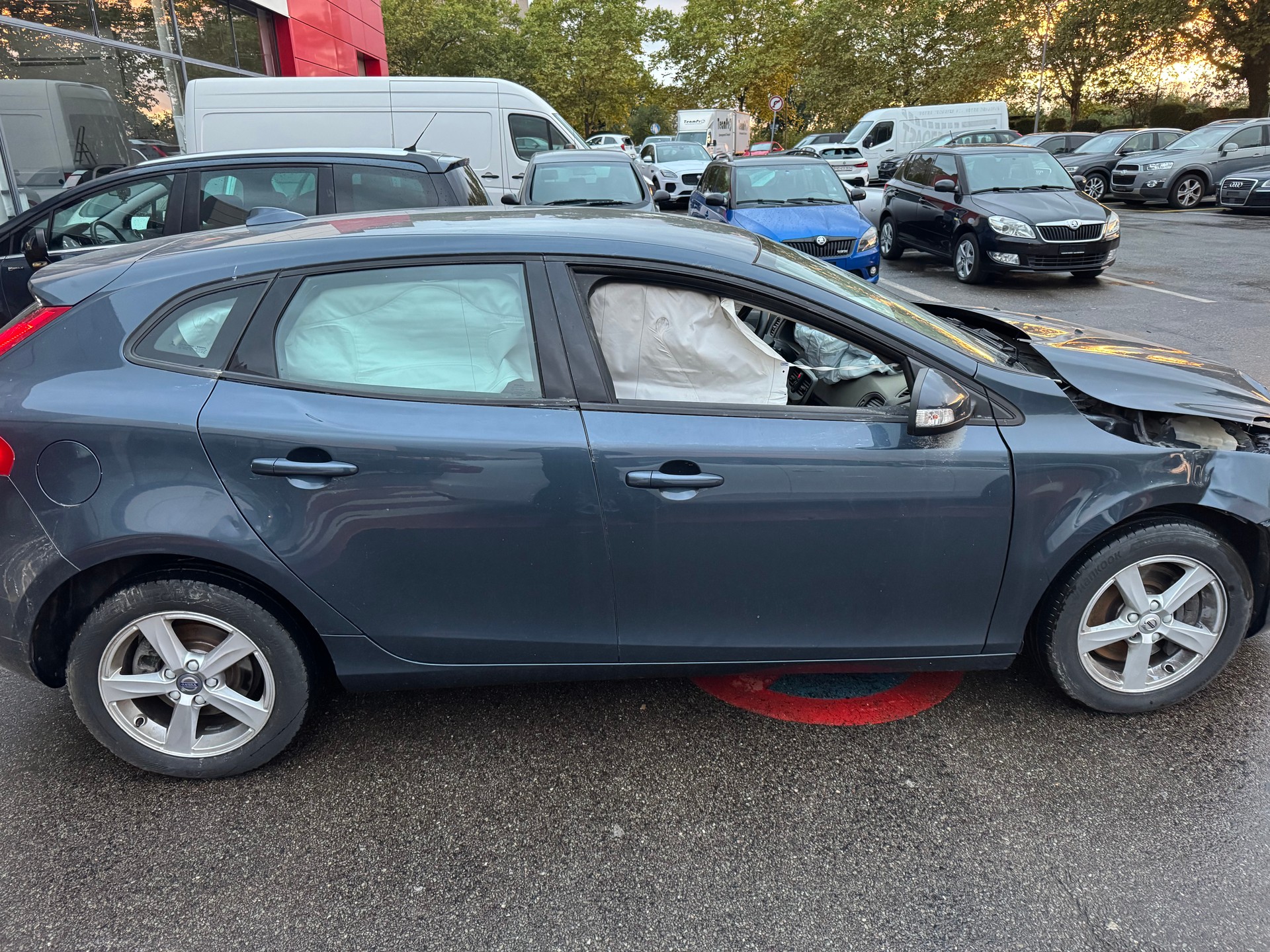 VOLVO V40 D2 Kinetic R-Design Geartronic-image-6