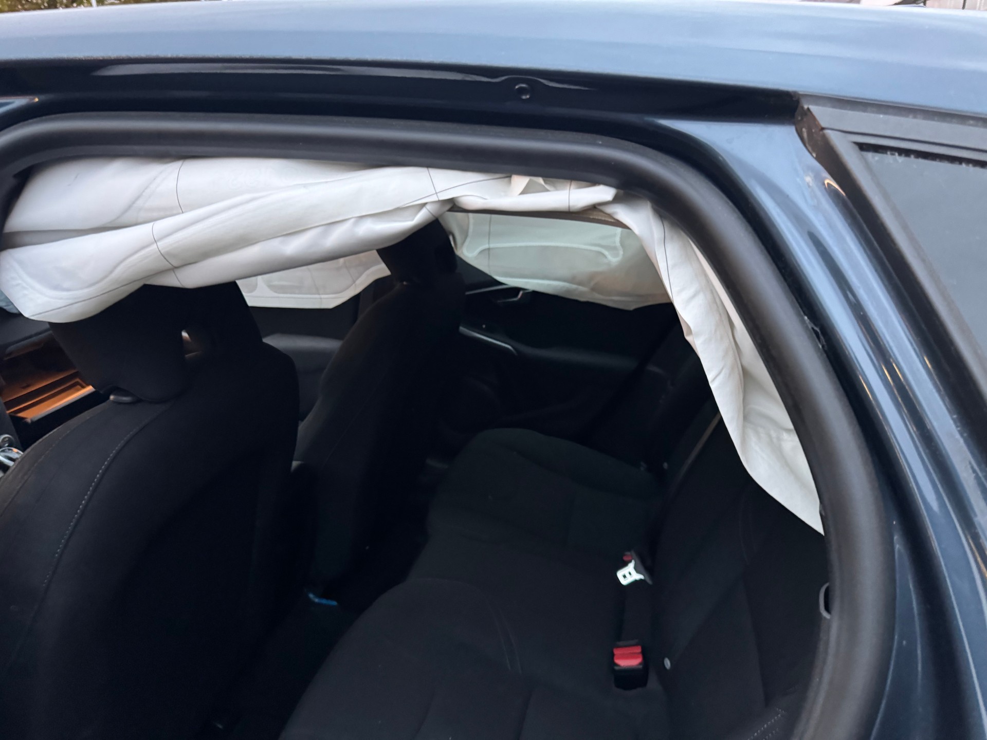 VOLVO V40 D2 Kinetic R-Design Geartronic-image-17