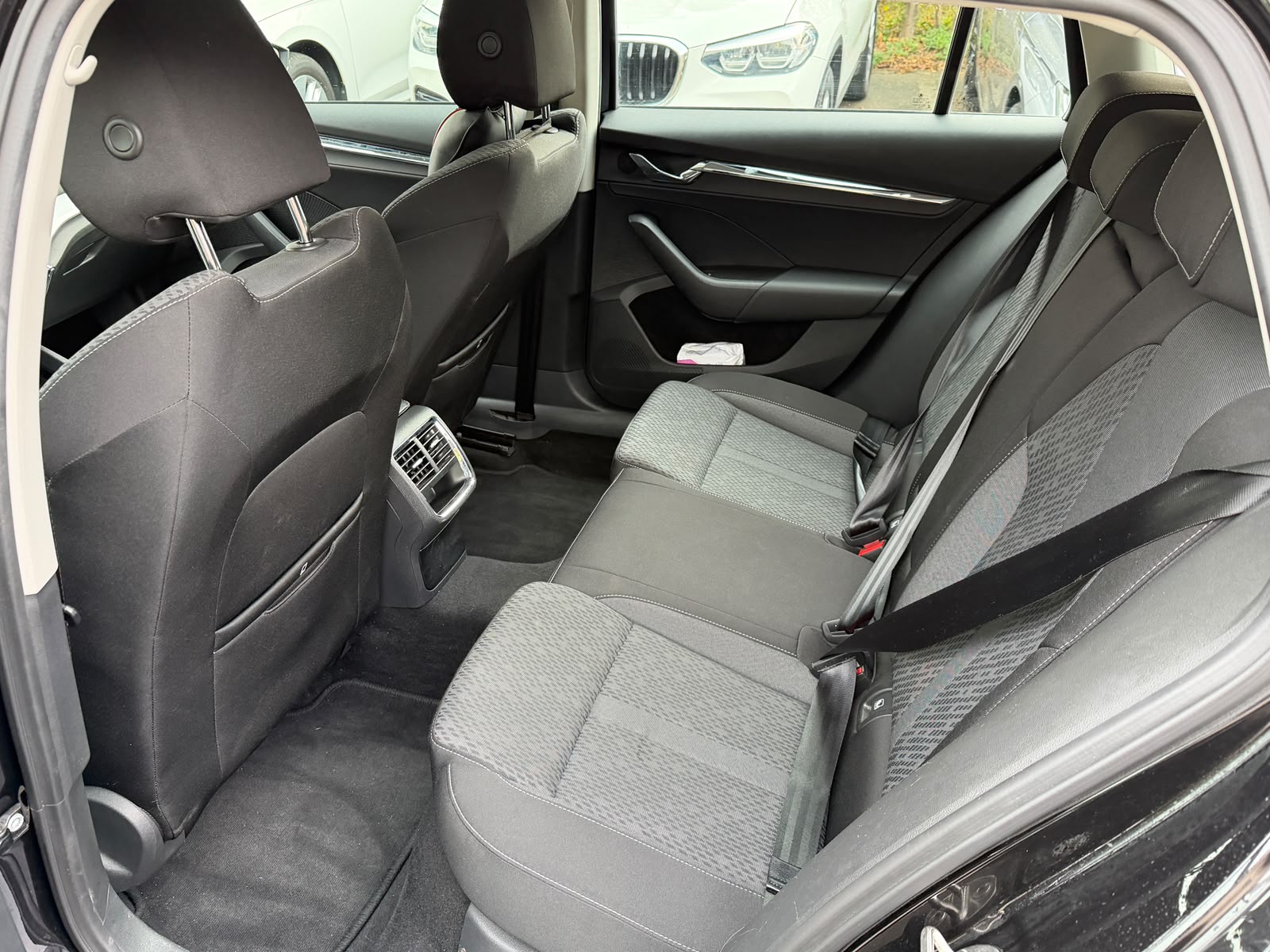 SKODA Octavia Combi 2.0 TDI DSG Style 4x4-image-10