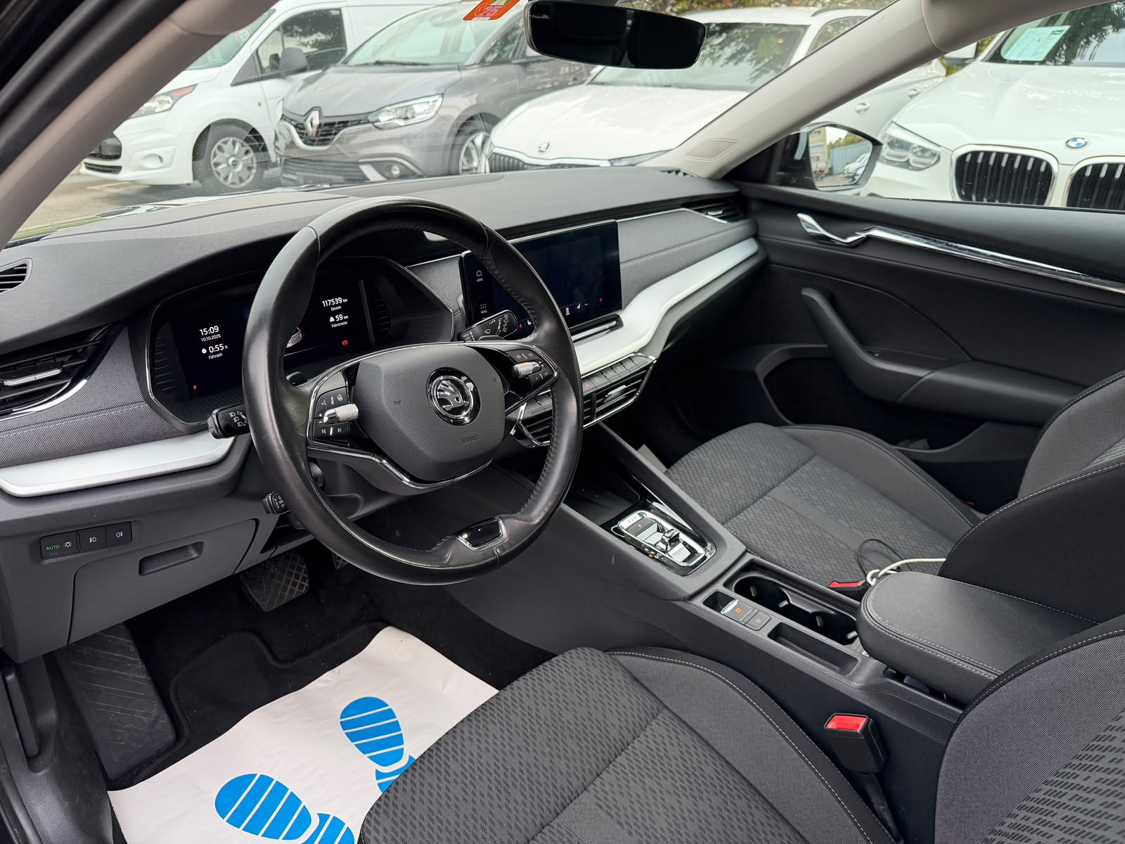 SKODA Octavia Combi 2.0 TDI DSG Style 4x4-image-8