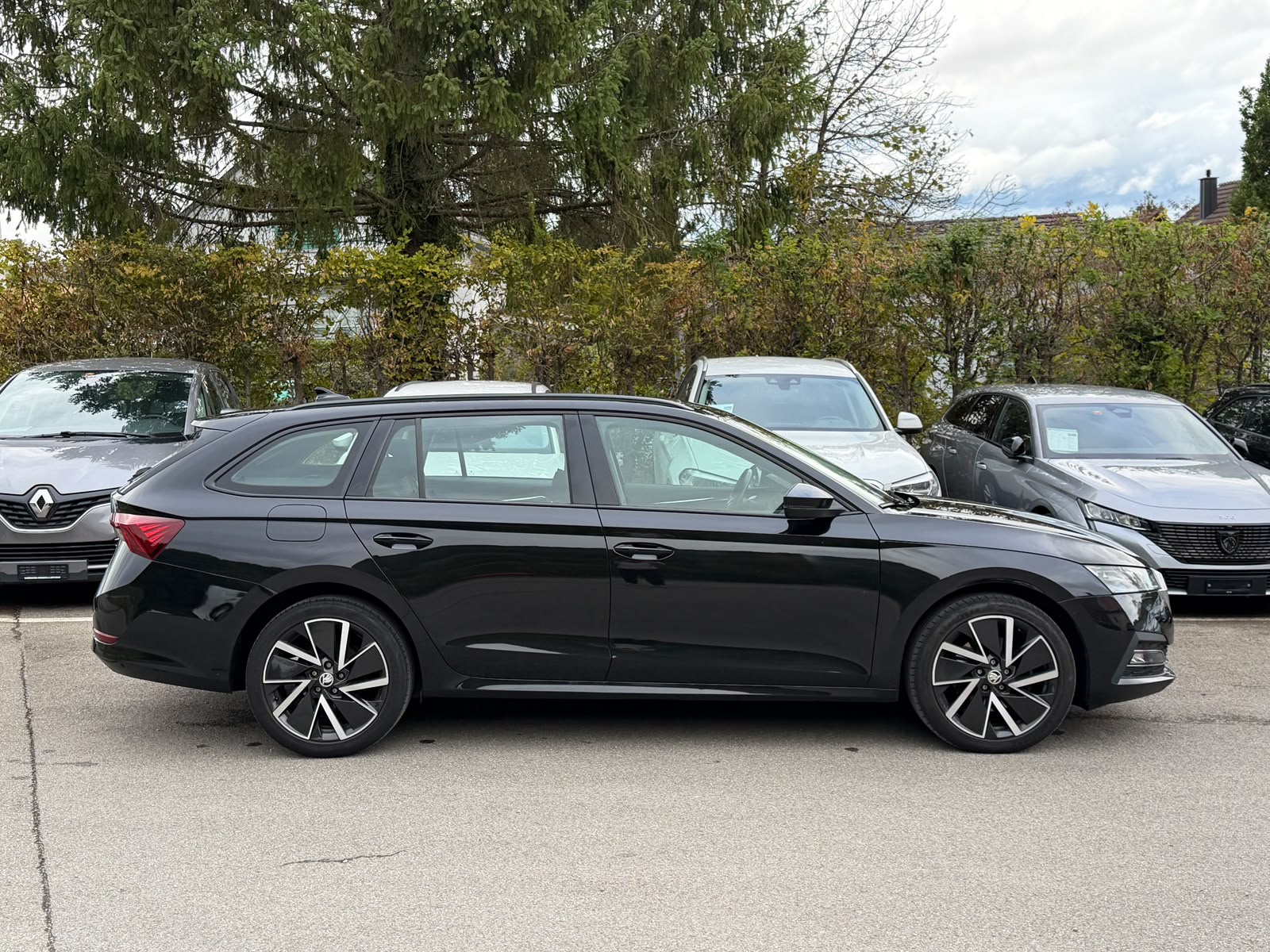 SKODA Octavia Combi 2.0 TDI DSG Style 4x4-image-3