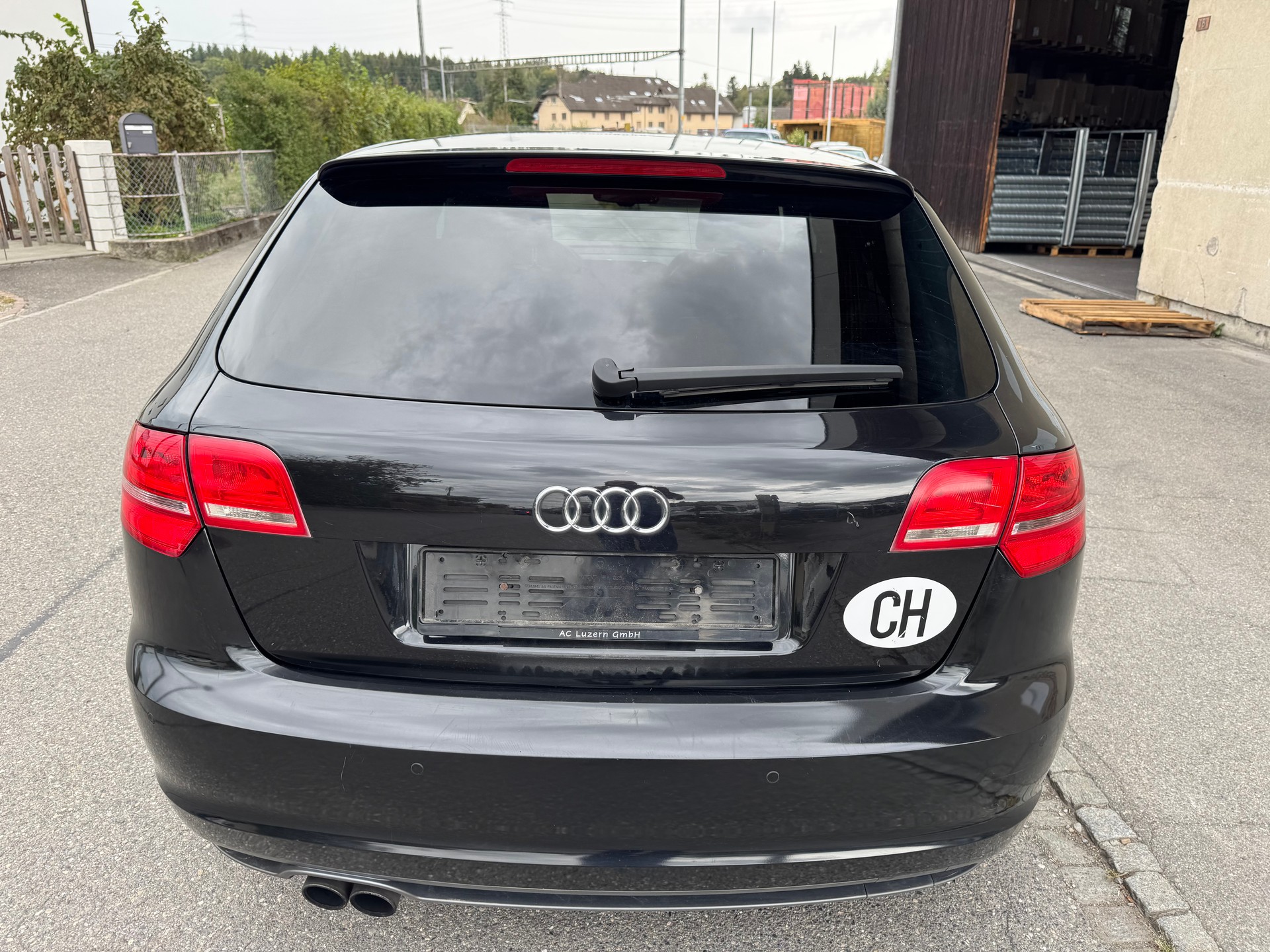 AUDI A3 Sportback 2.0 TFSI Ambiente quattro S-tronic-image-5