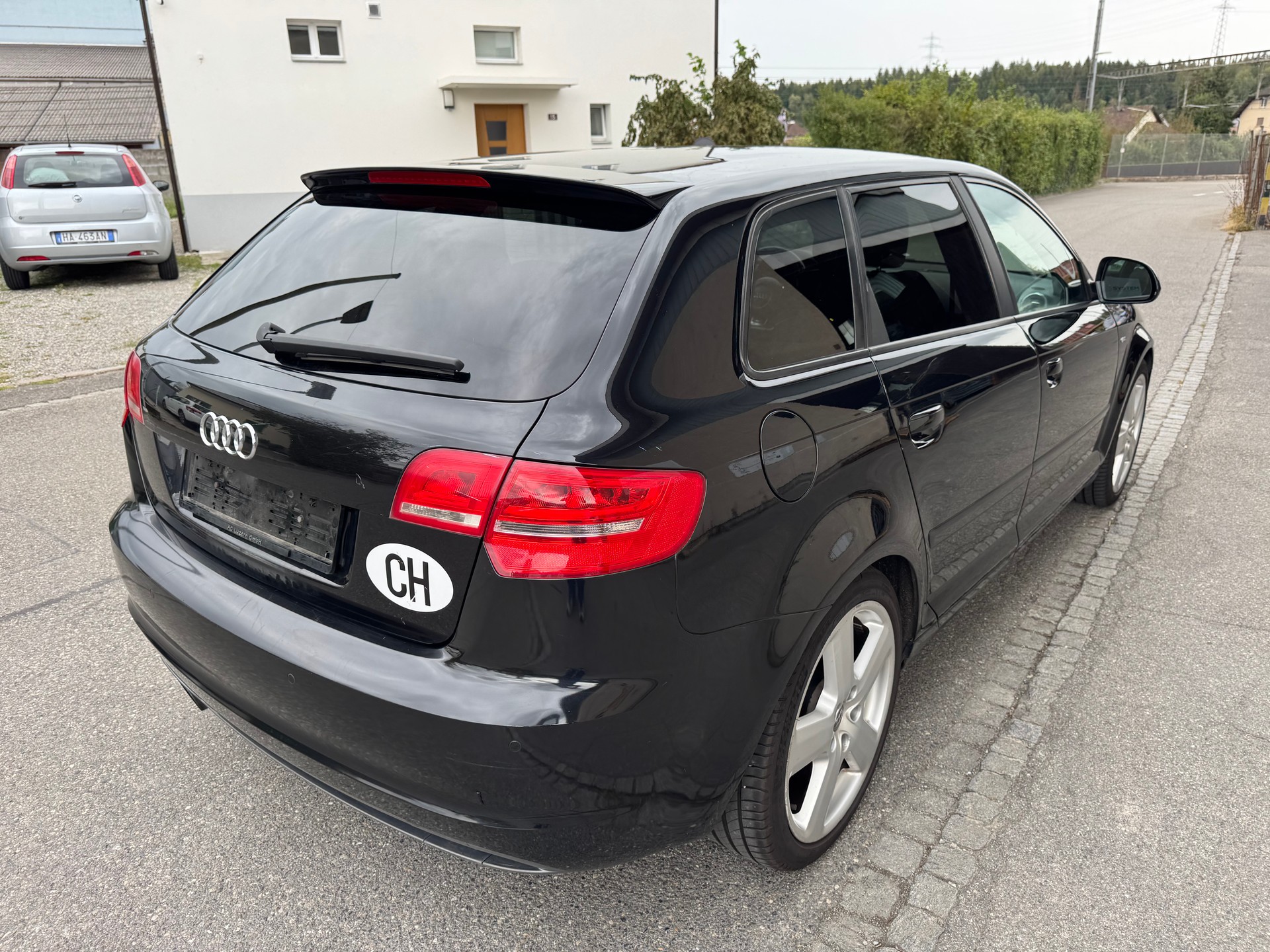 AUDI A3 Sportback 2.0 TFSI Ambiente quattro S-tronic-image-4