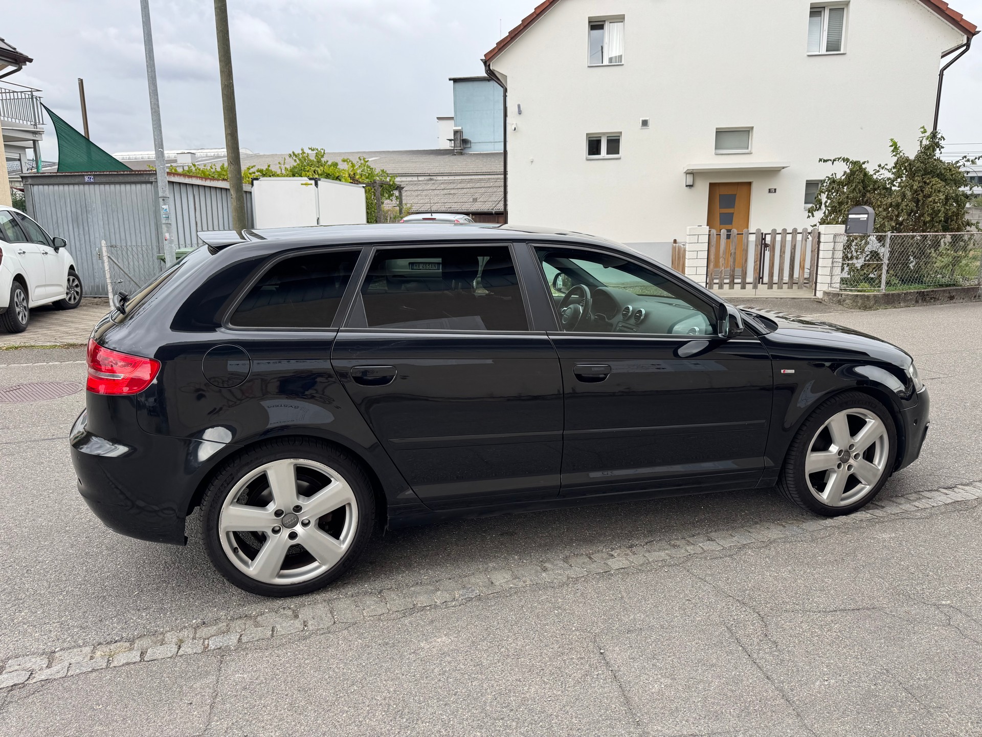 AUDI A3 Sportback 2.0 TFSI Ambiente quattro S-tronic-image-3
