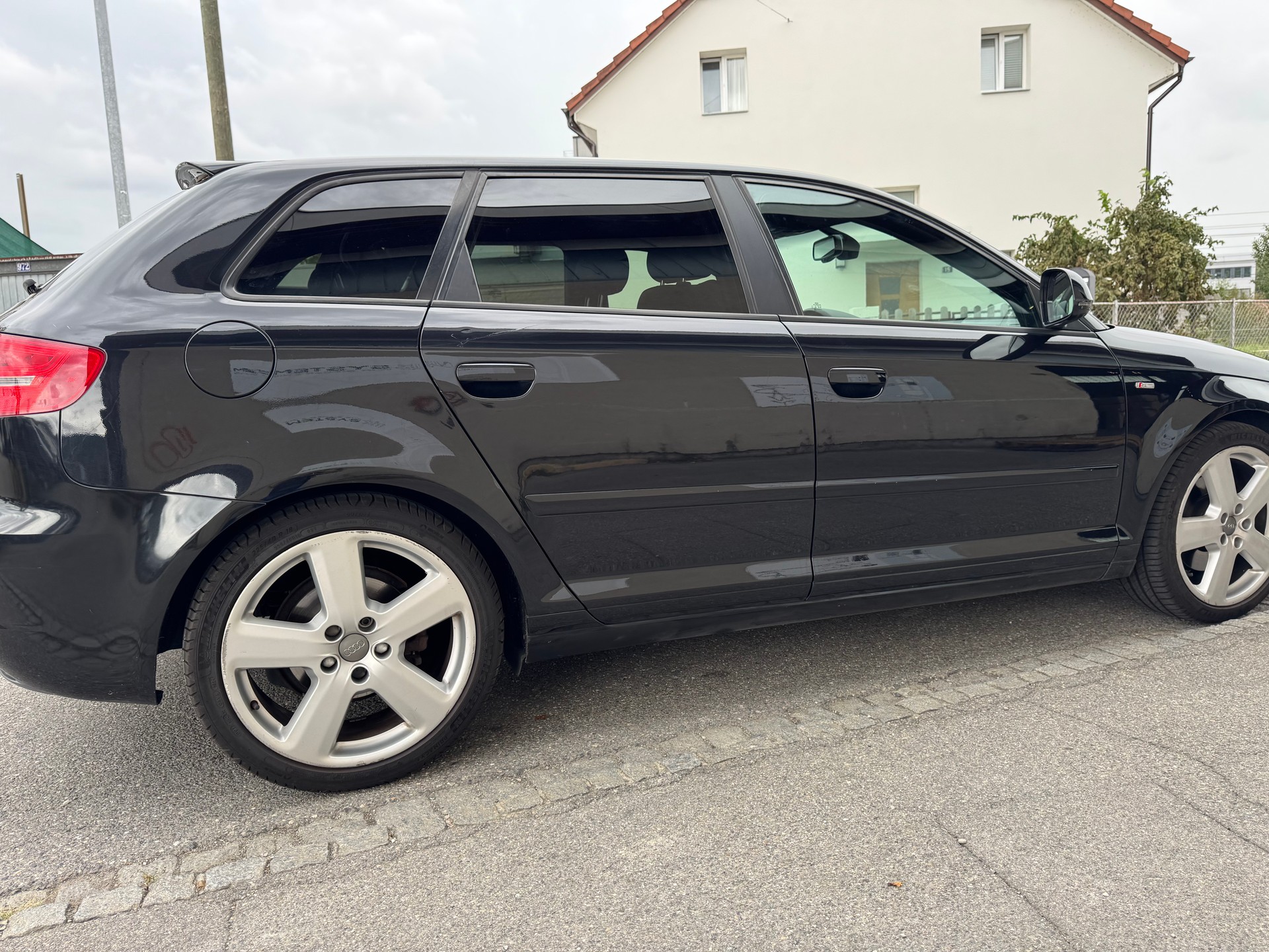 AUDI A3 Sportback 2.0 TFSI Ambiente quattro S-tronic-image-9