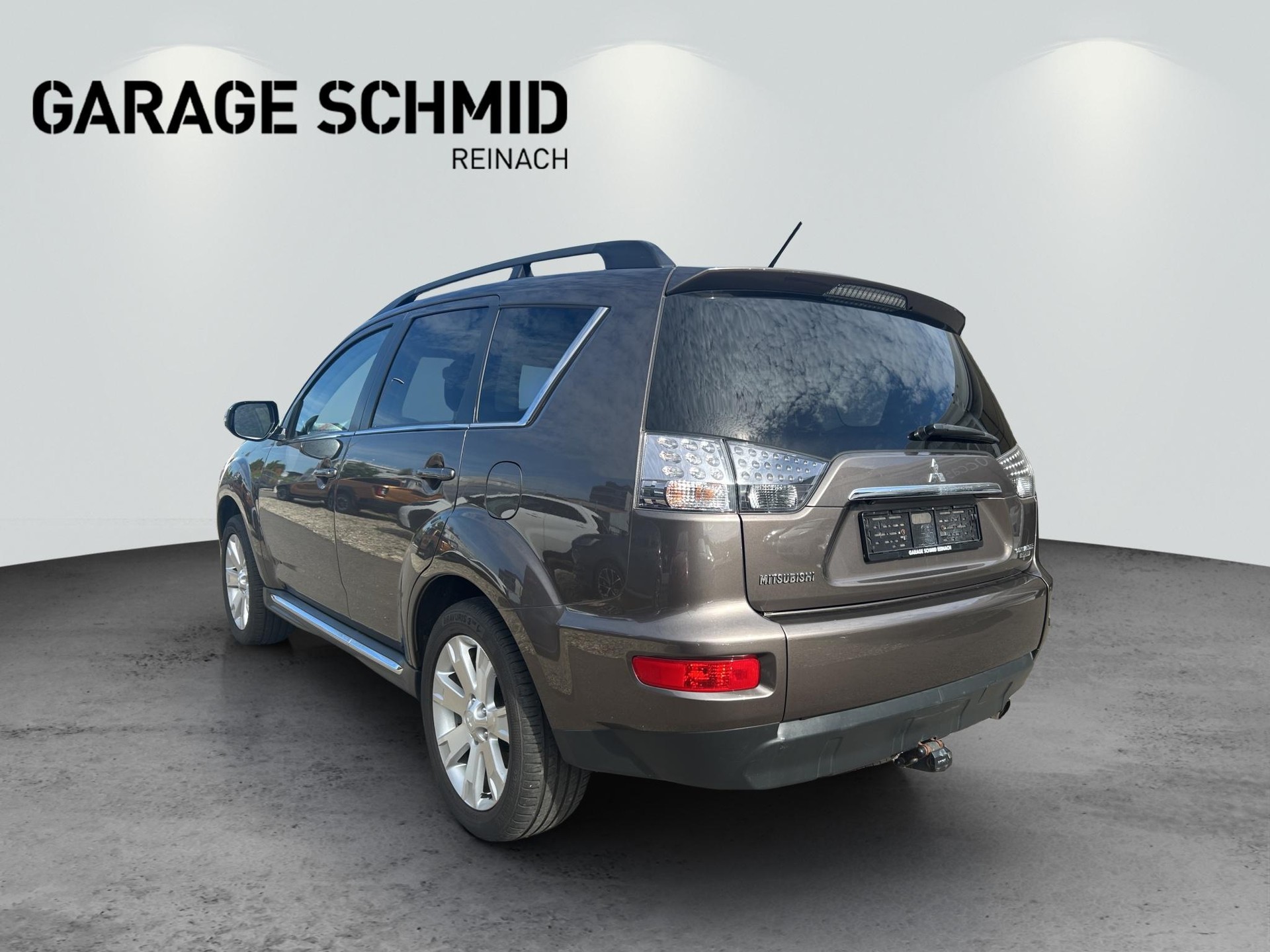 MITSUBISHI Outlander 2.4 MIVEC Navigator CVT-image-4