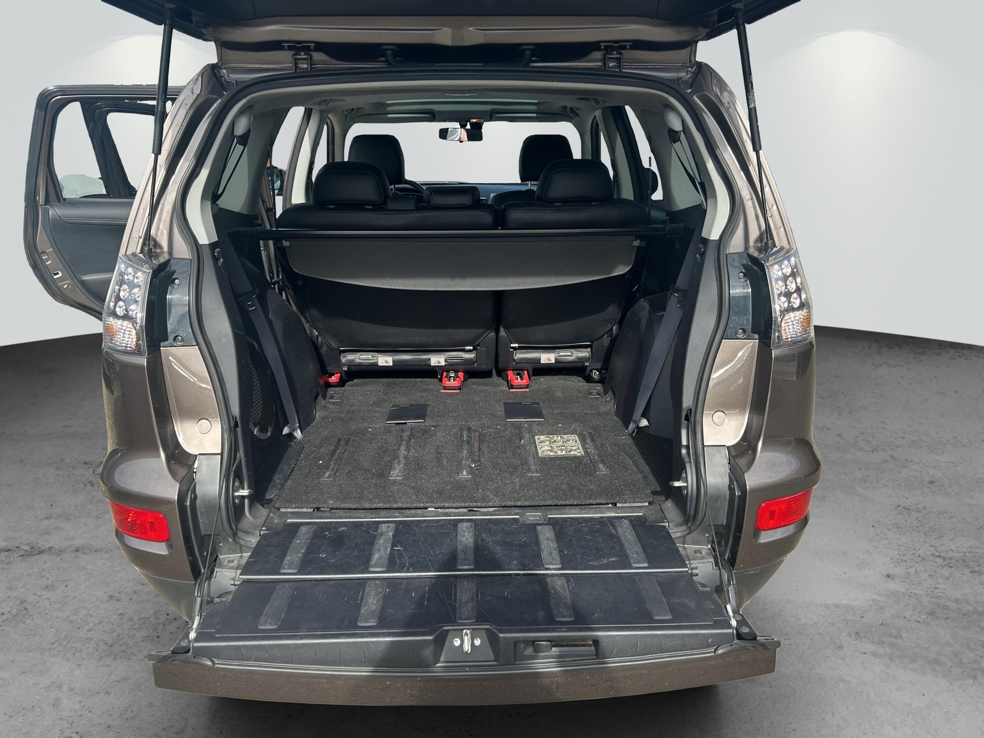 MITSUBISHI Outlander 2.4 MIVEC Navigator CVT-image-13