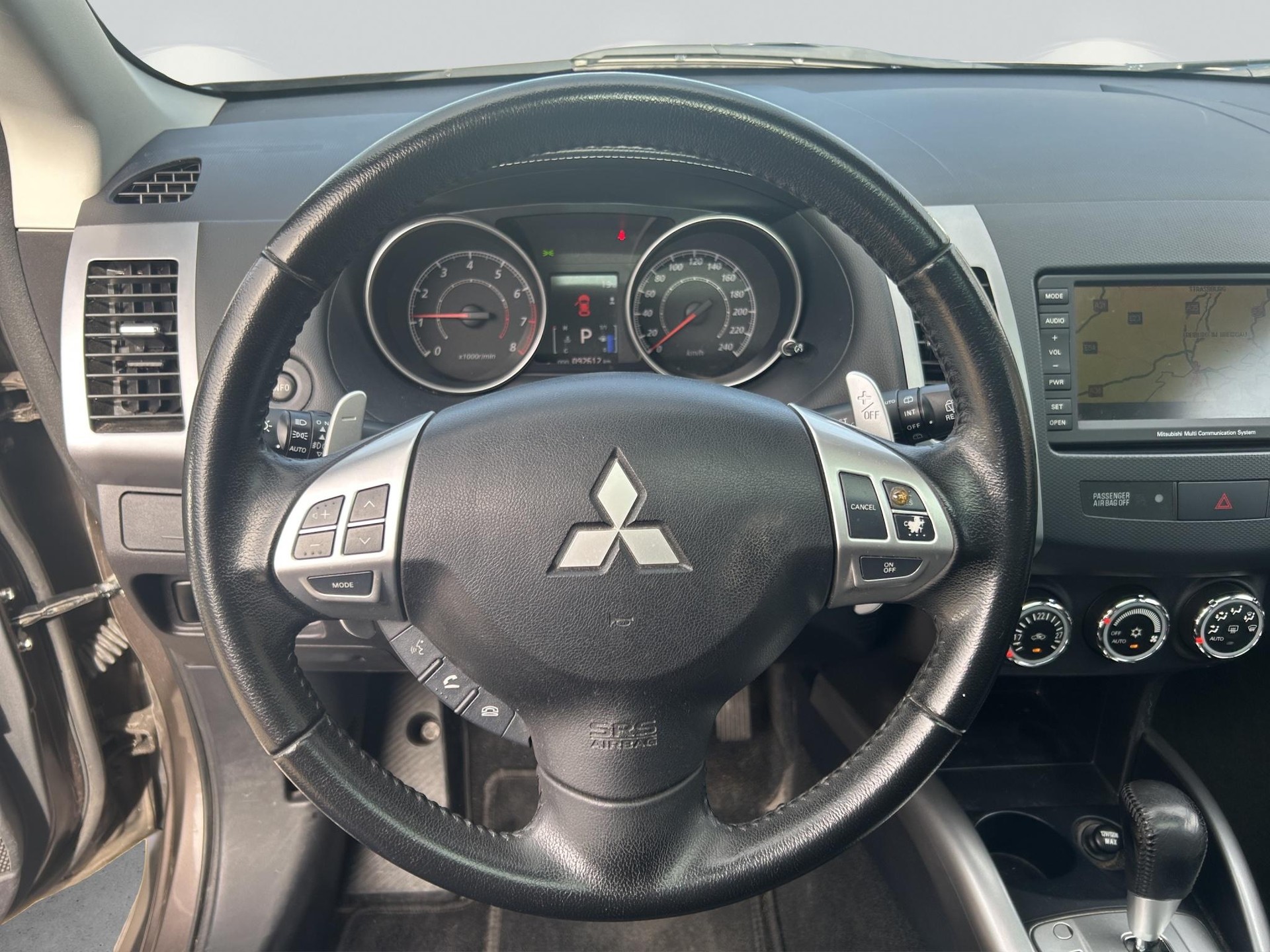 MITSUBISHI Outlander 2.4 MIVEC Navigator CVT-image-10