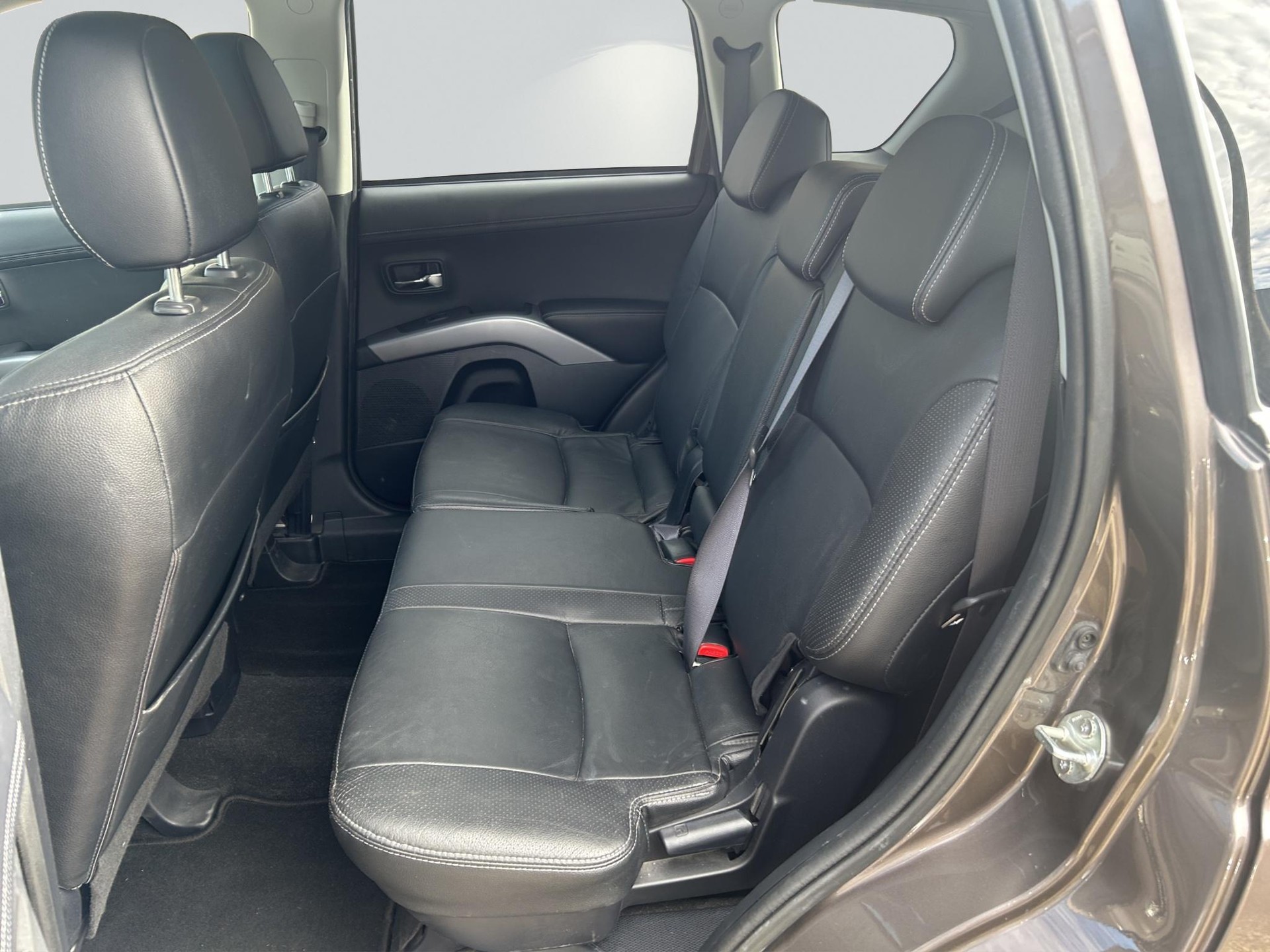 MITSUBISHI Outlander 2.4 MIVEC Navigator CVT-image-11