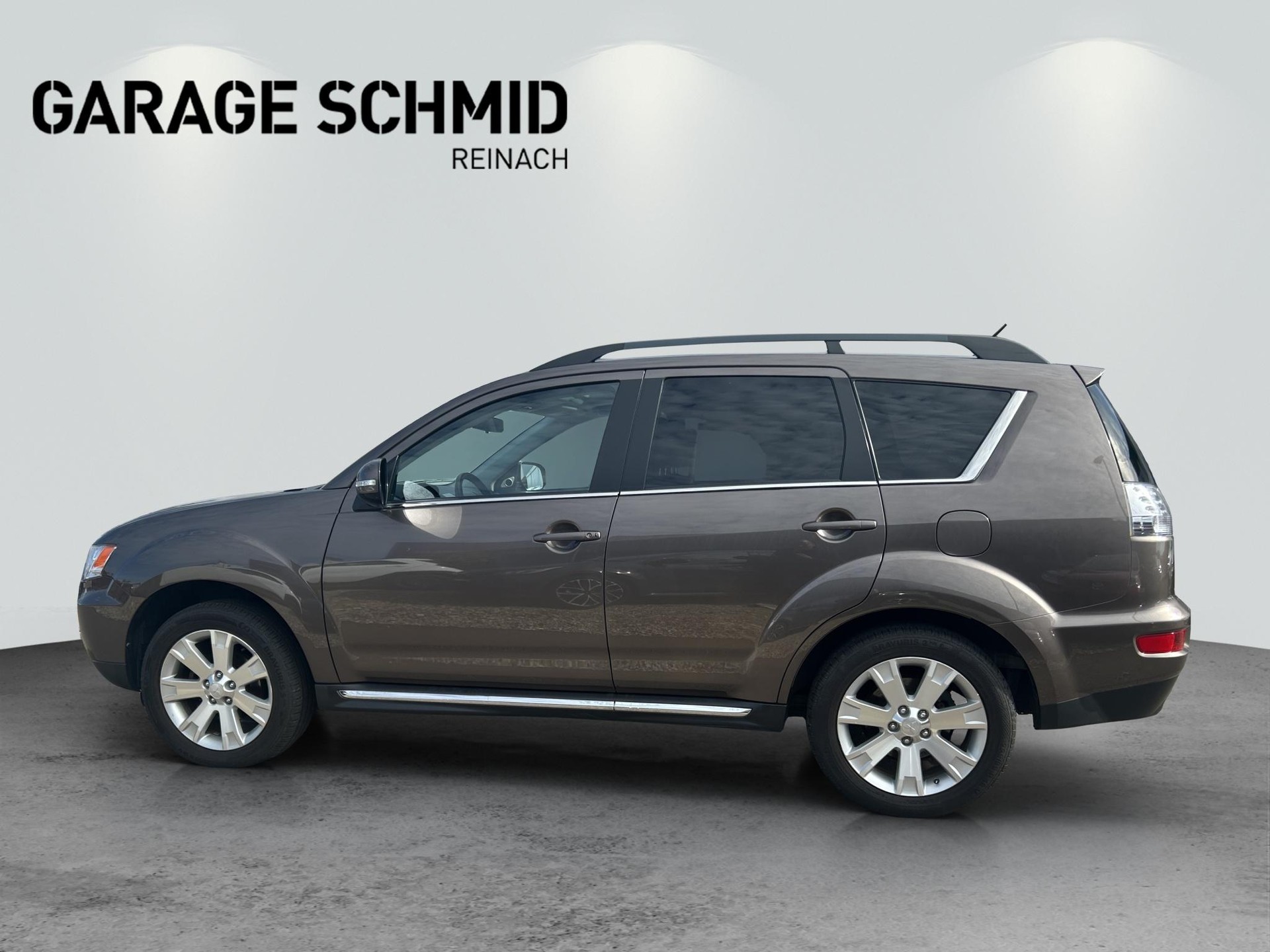 MITSUBISHI Outlander 2.4 MIVEC Navigator CVT-image-3