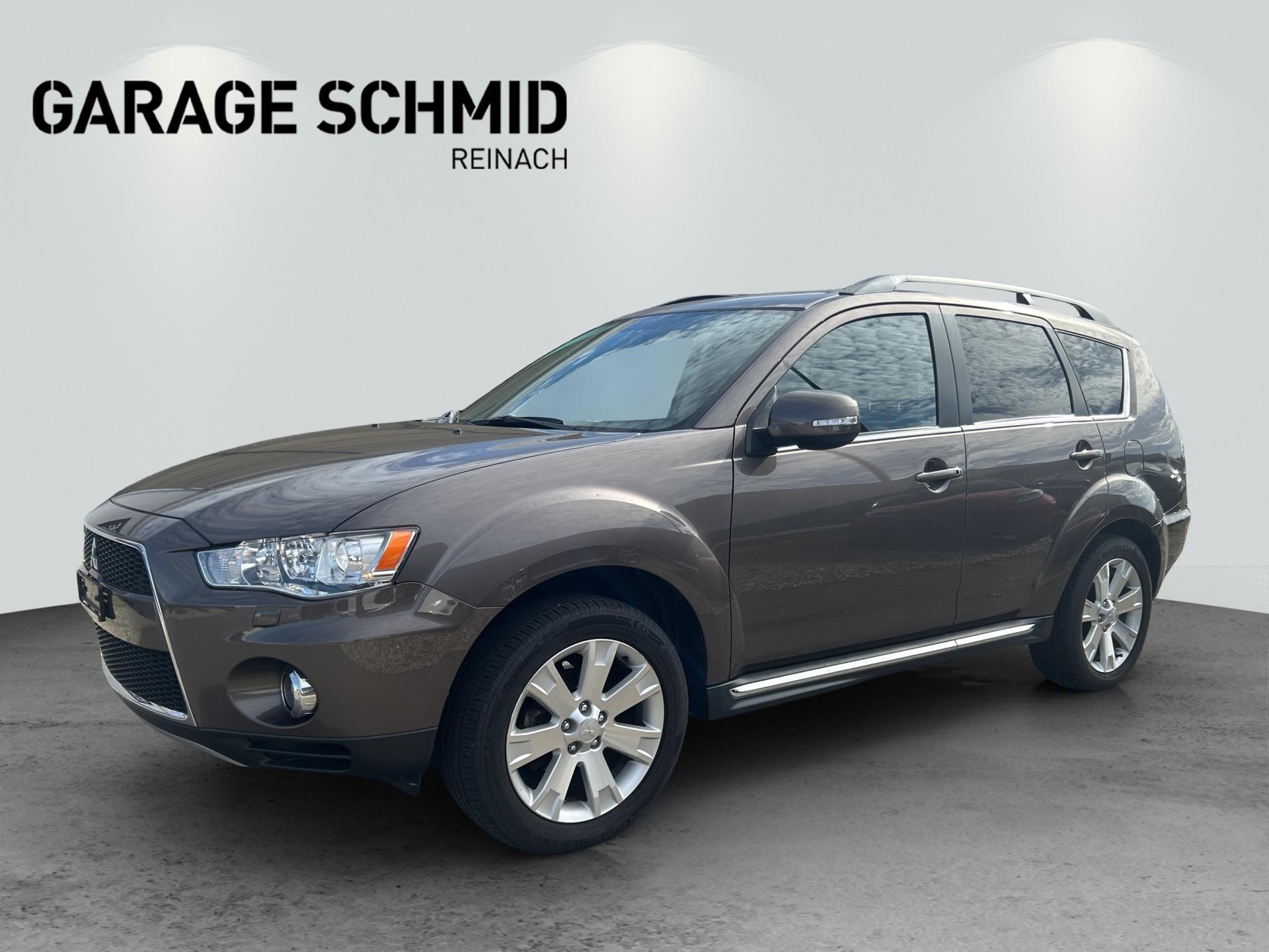 MITSUBISHI Outlander 2.4 MIVEC Navigator CVT-image-2