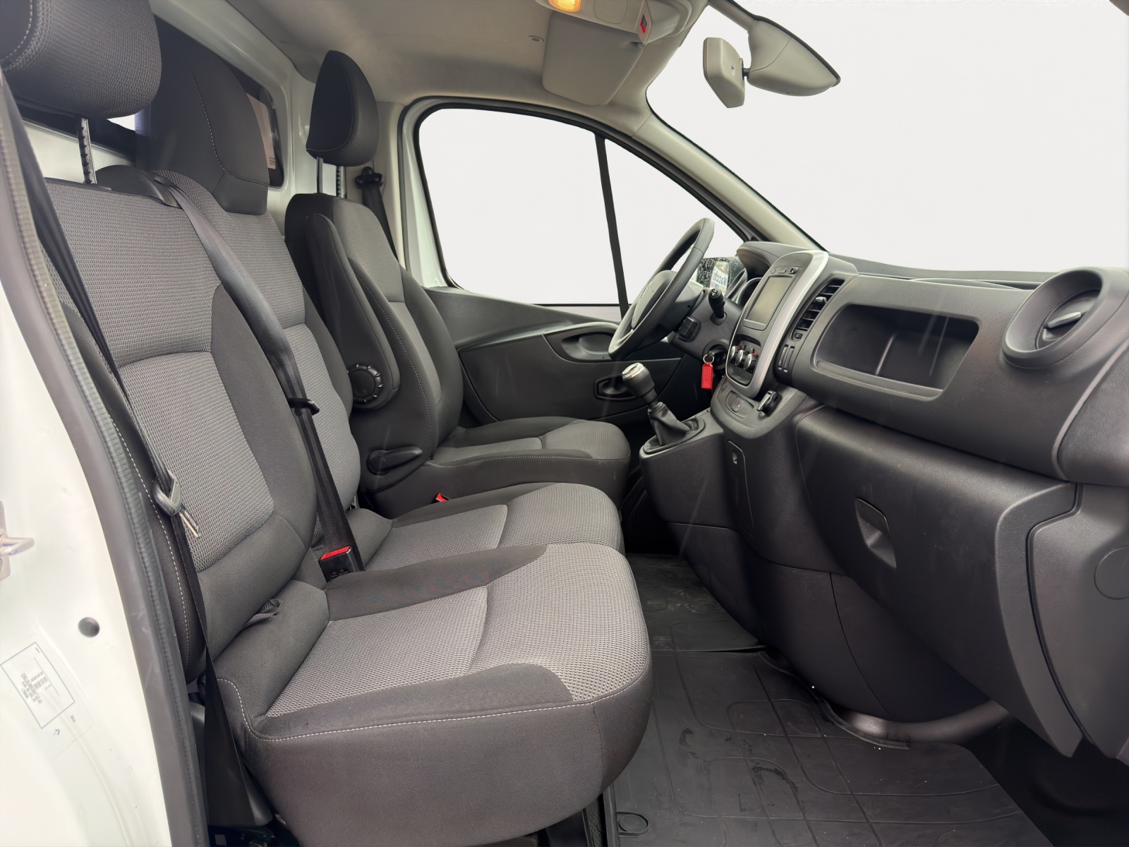 RENAULT Trafic 2.0 Energy dCi 120 3.0t Business L1H1-image-14