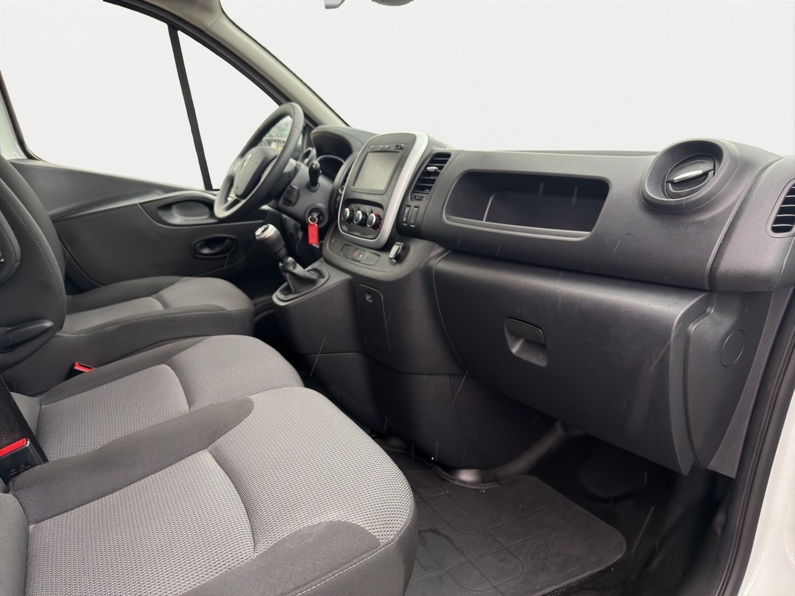 RENAULT Trafic 2.0 Energy dCi 120 3.0t Business L1H1-image-18