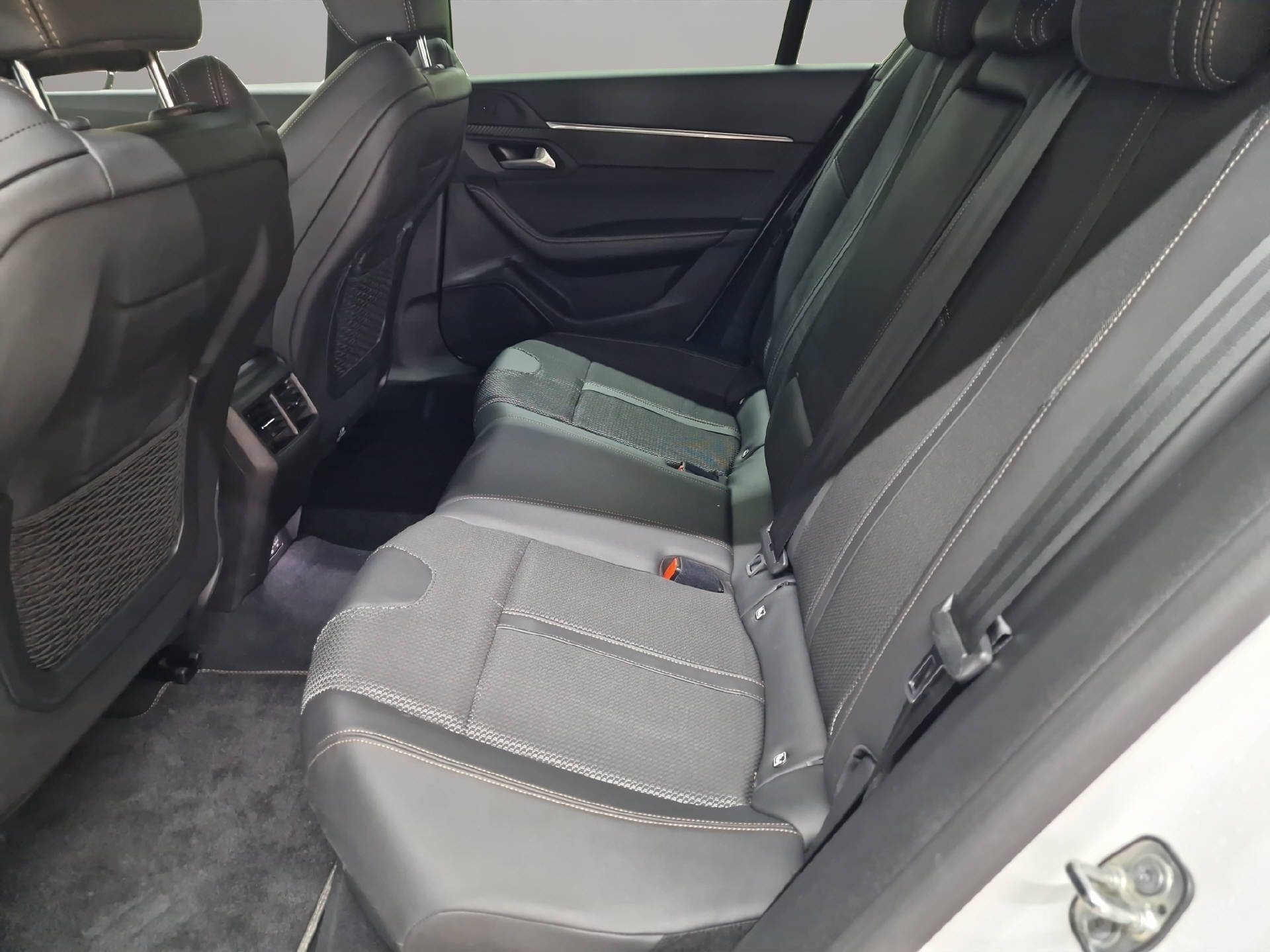 PEUGEOT 508 SW 1.6 Plug-in Hybrid GT-image-9