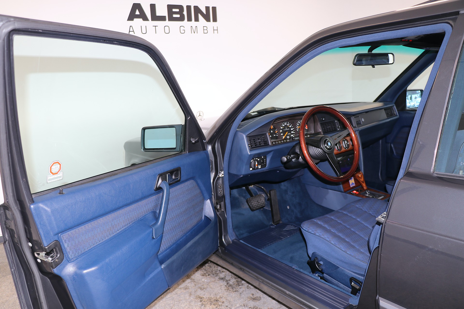 MERCEDES-BENZ 190 E 2.3 Automatic  **Veteranenfahrzeug**-image-4