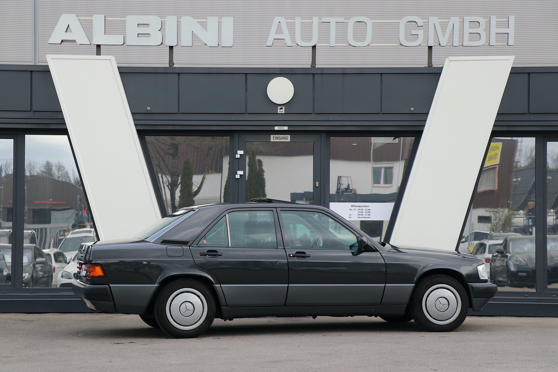 MERCEDES-BENZ 190 E 2.3 Automatic  **Veteranenfahrzeug**-image-3