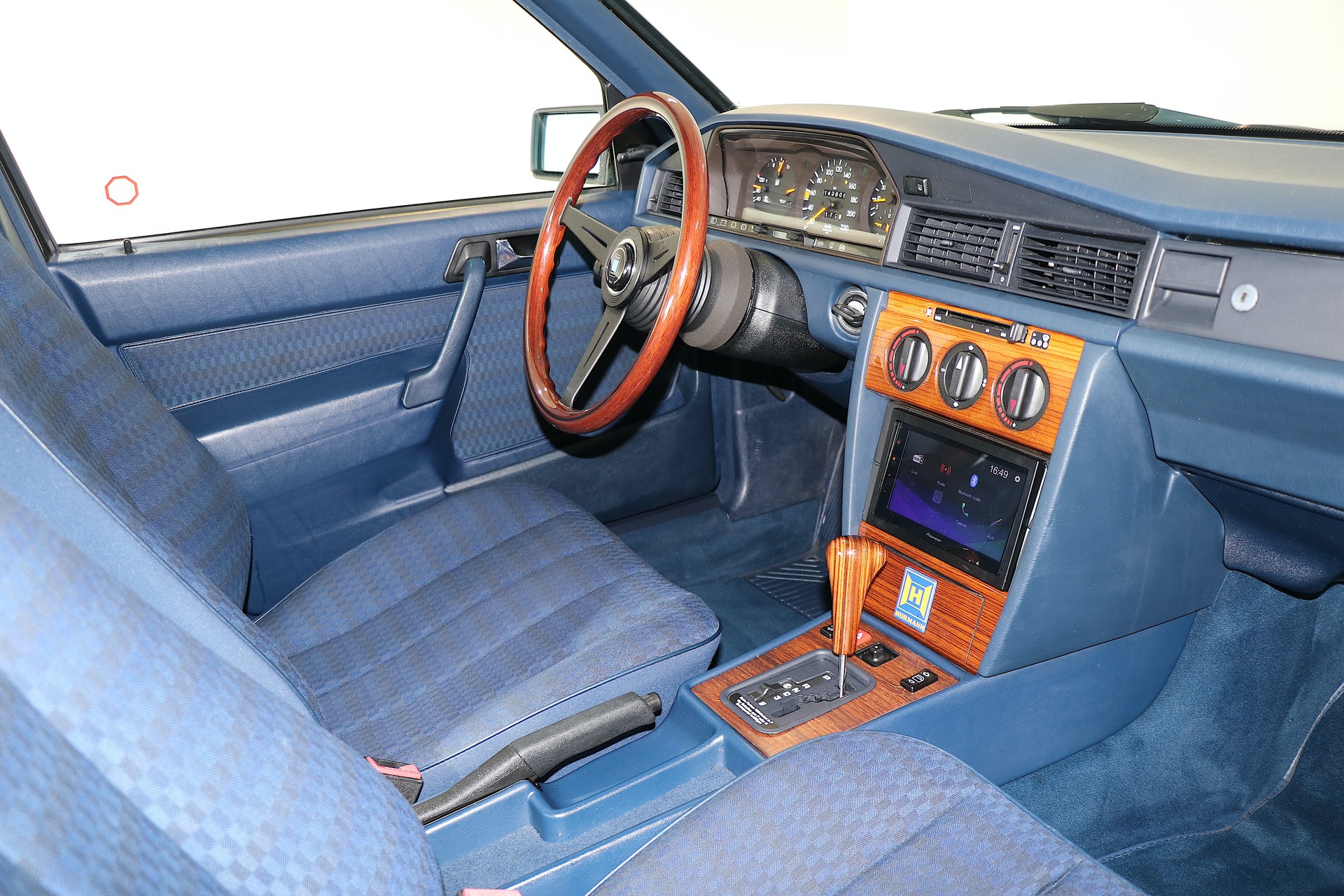 MERCEDES-BENZ 190 E 2.3 Automatic  **Veteranenfahrzeug**-image-12