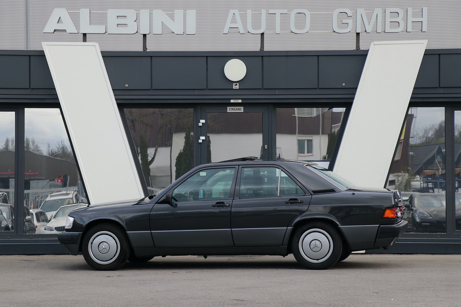 MERCEDES-BENZ 190 E 2.3 Automatic  **Veteranenfahrzeug**-image-2