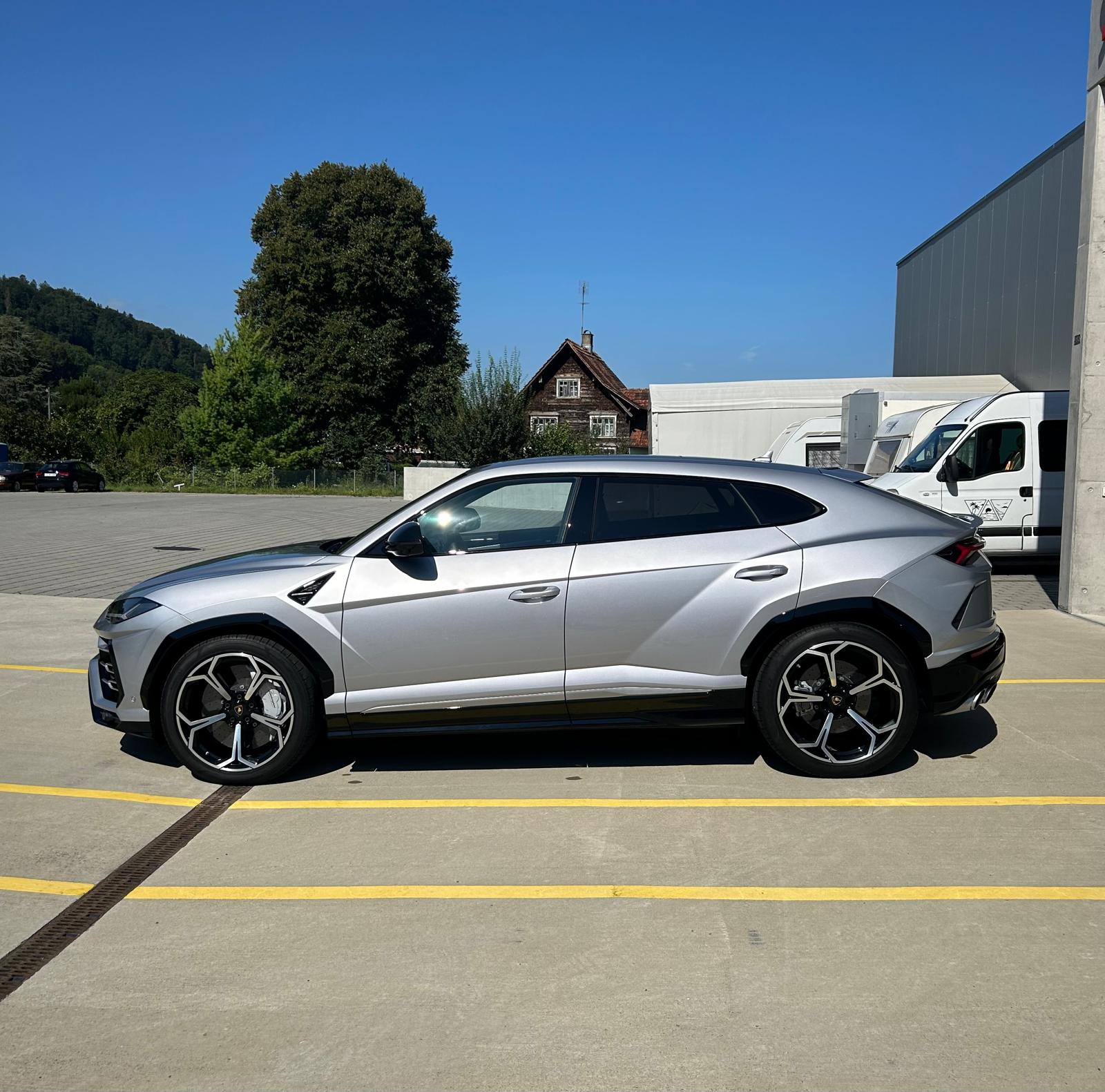 LAMBORGHINI Urus E-Gear-image-1