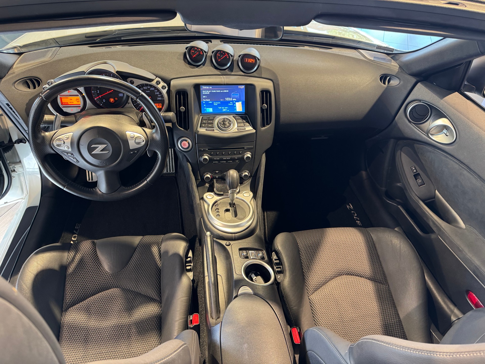 NISSAN 370 Z Roadster Pack Automatic-image-8