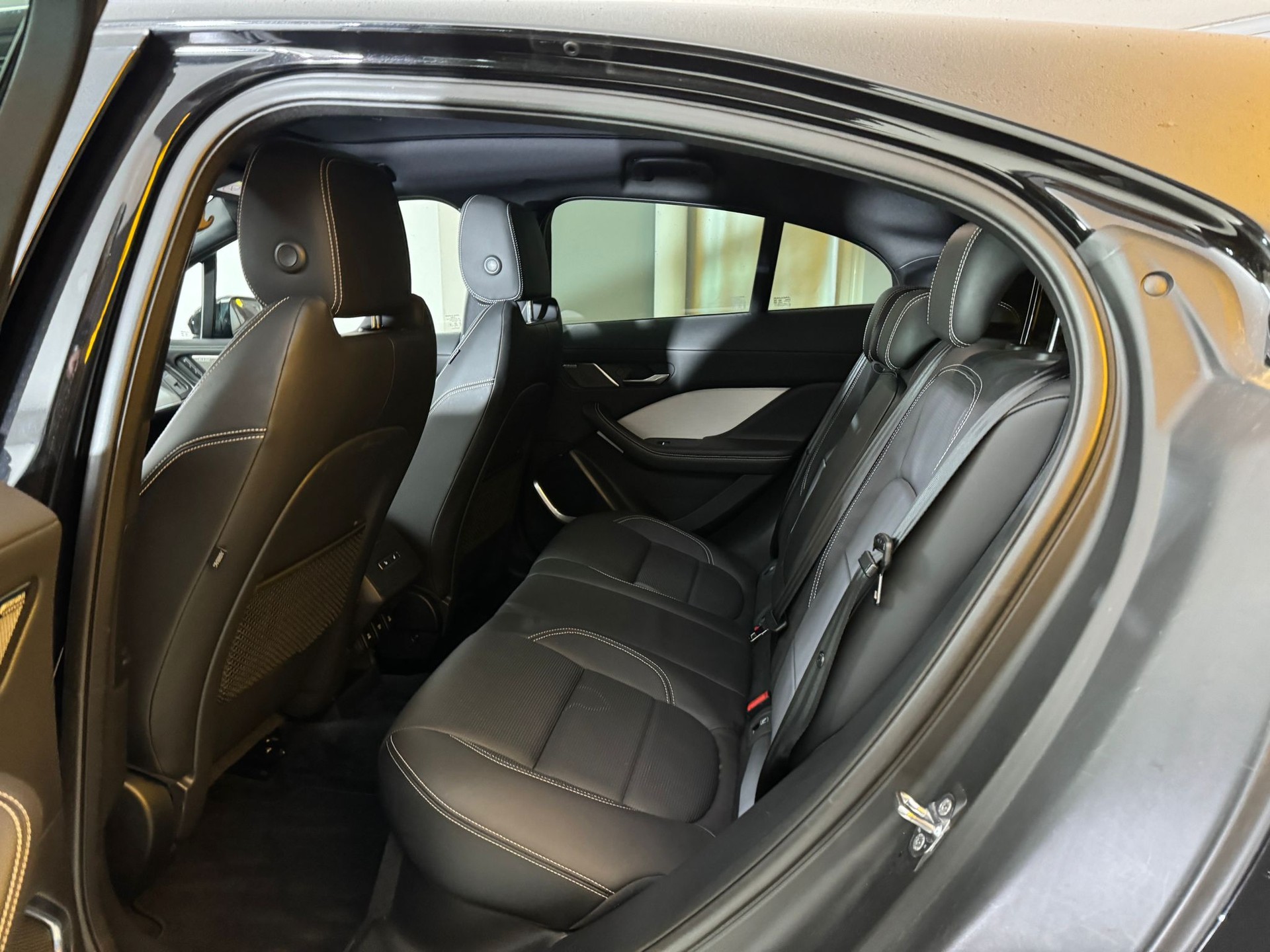 JAGUAR I-Pace EV400 HSE AWD-image-14