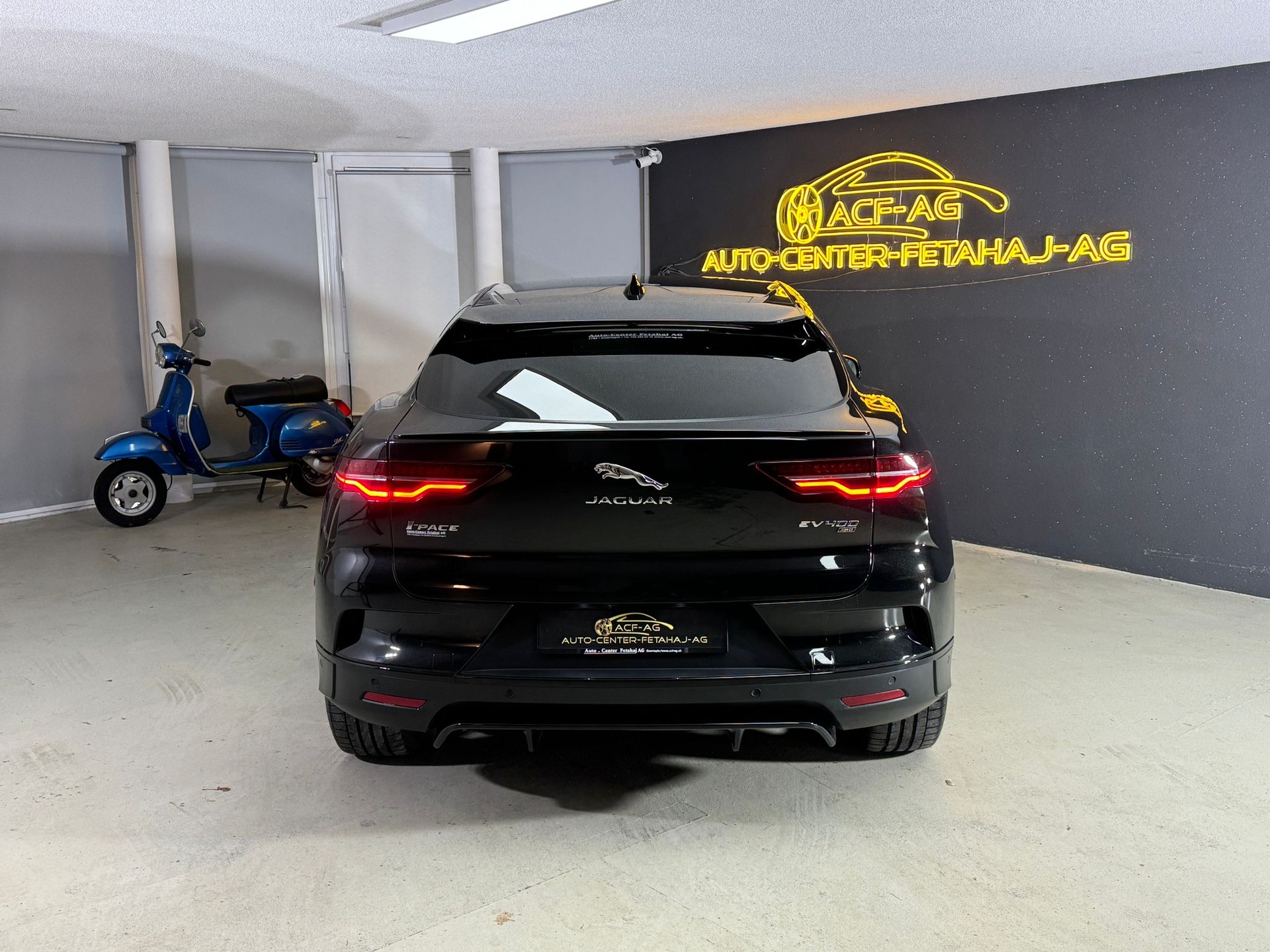 JAGUAR I-Pace EV400 HSE AWD-image-4