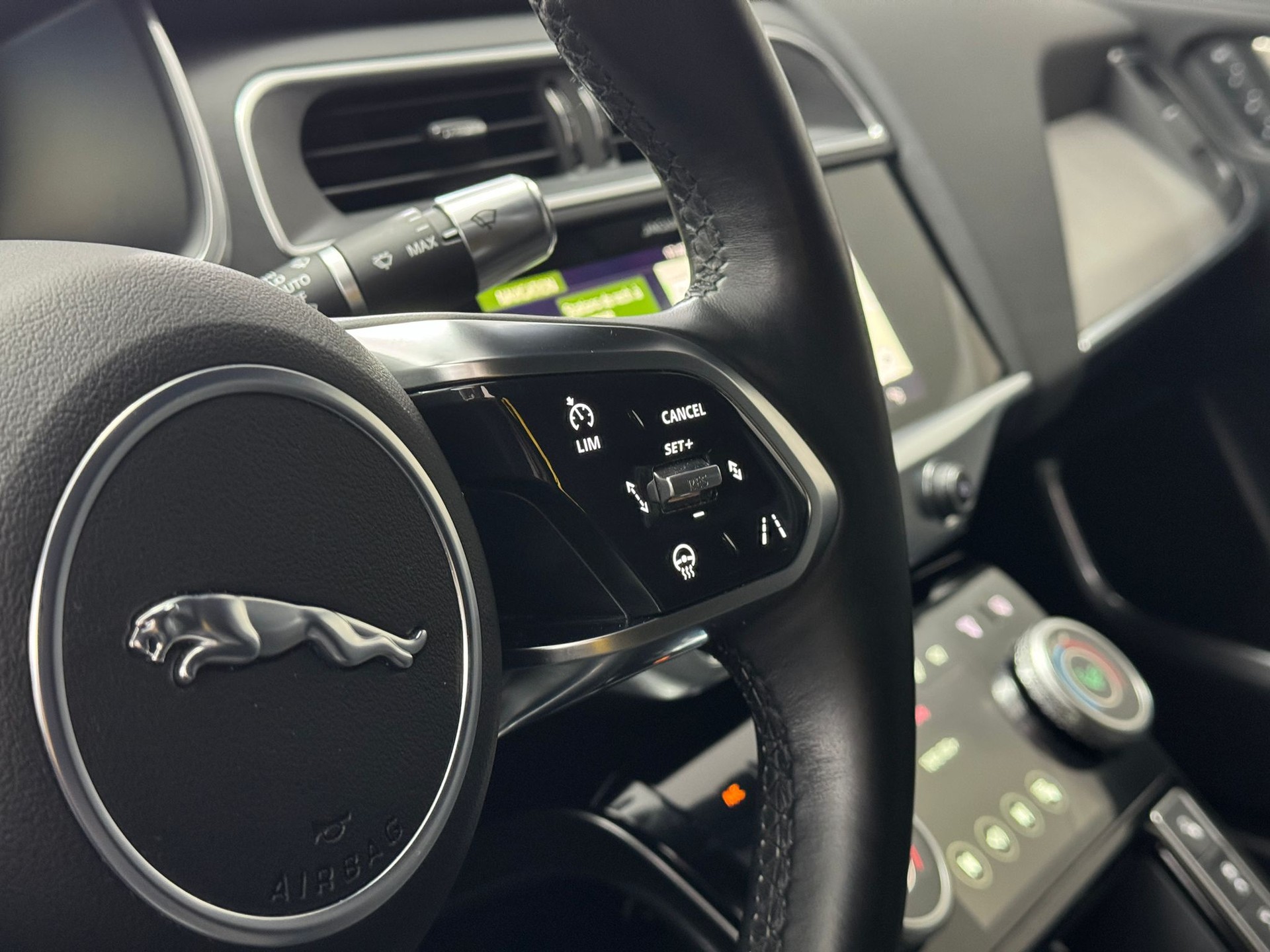 JAGUAR I-Pace EV400 HSE AWD-image-15
