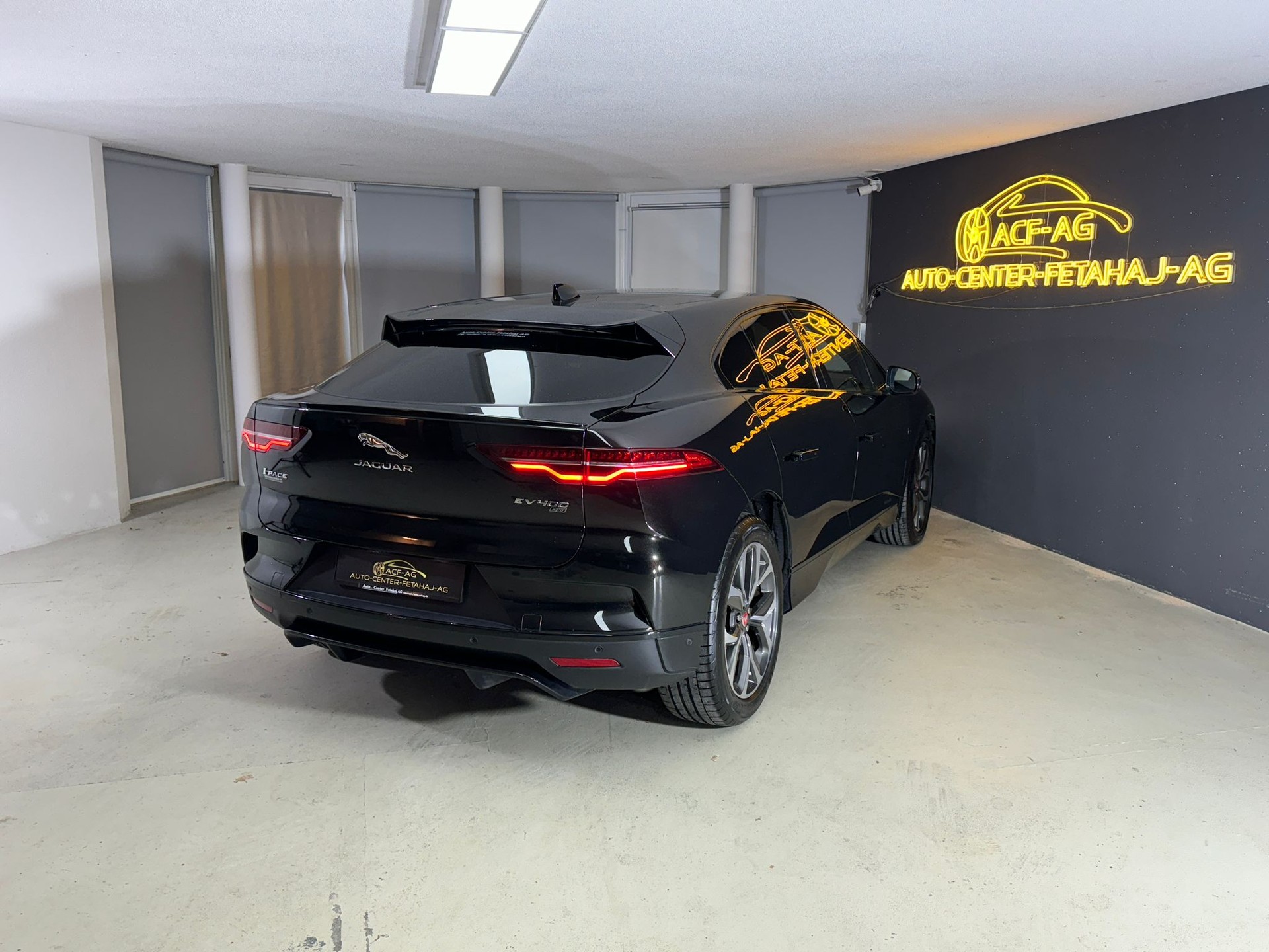 JAGUAR I-Pace EV400 HSE AWD-image-3