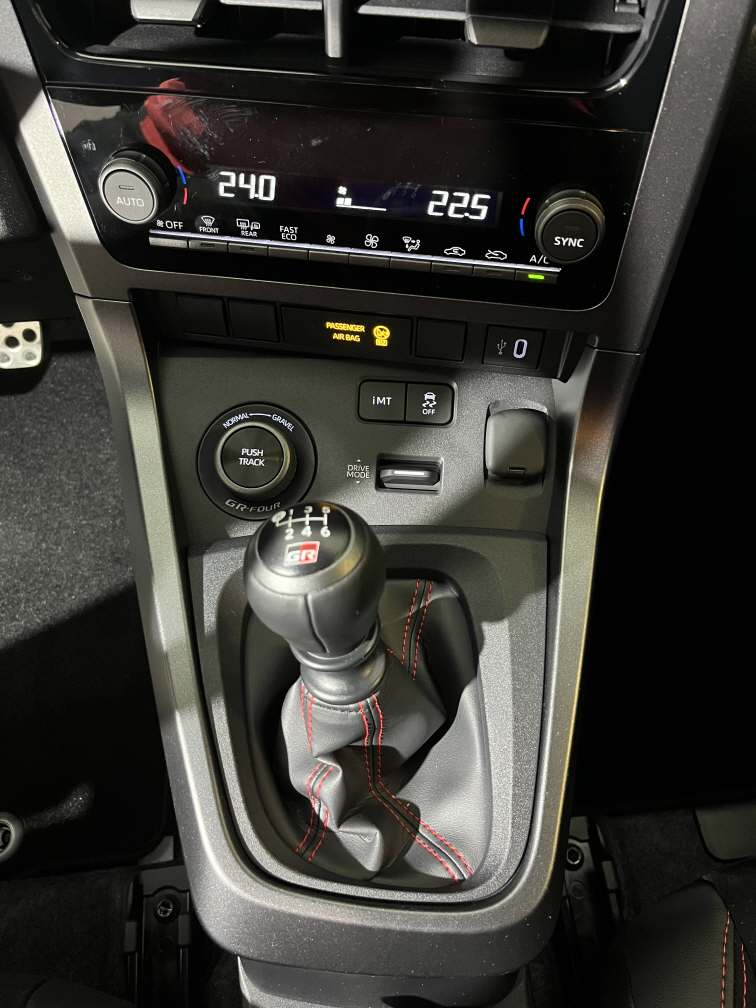 TOYOTA GR Yaris 1.6 Turbo Sport 4x4-image-9