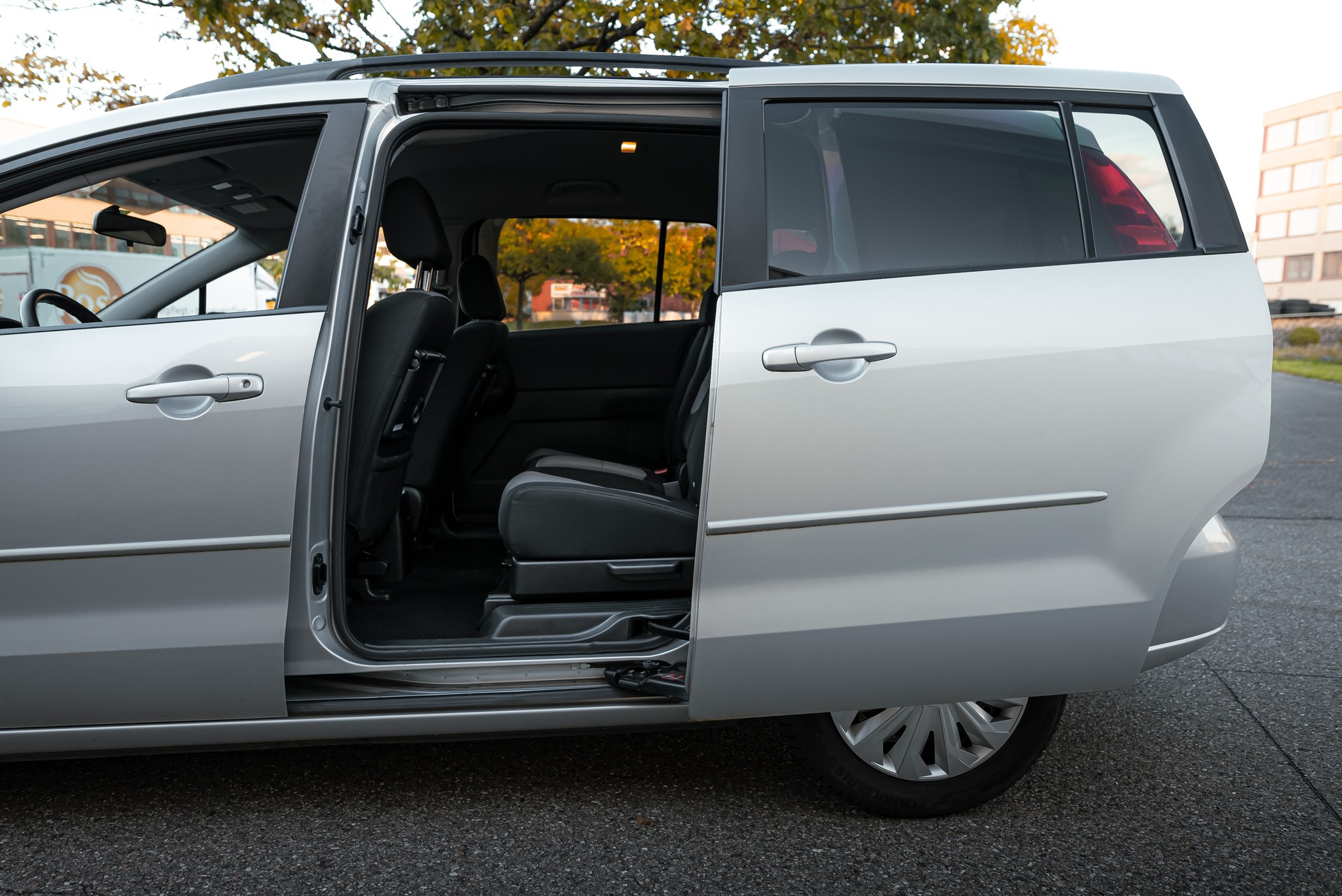 MAZDA 5 2.0d 16V Confort-image-9