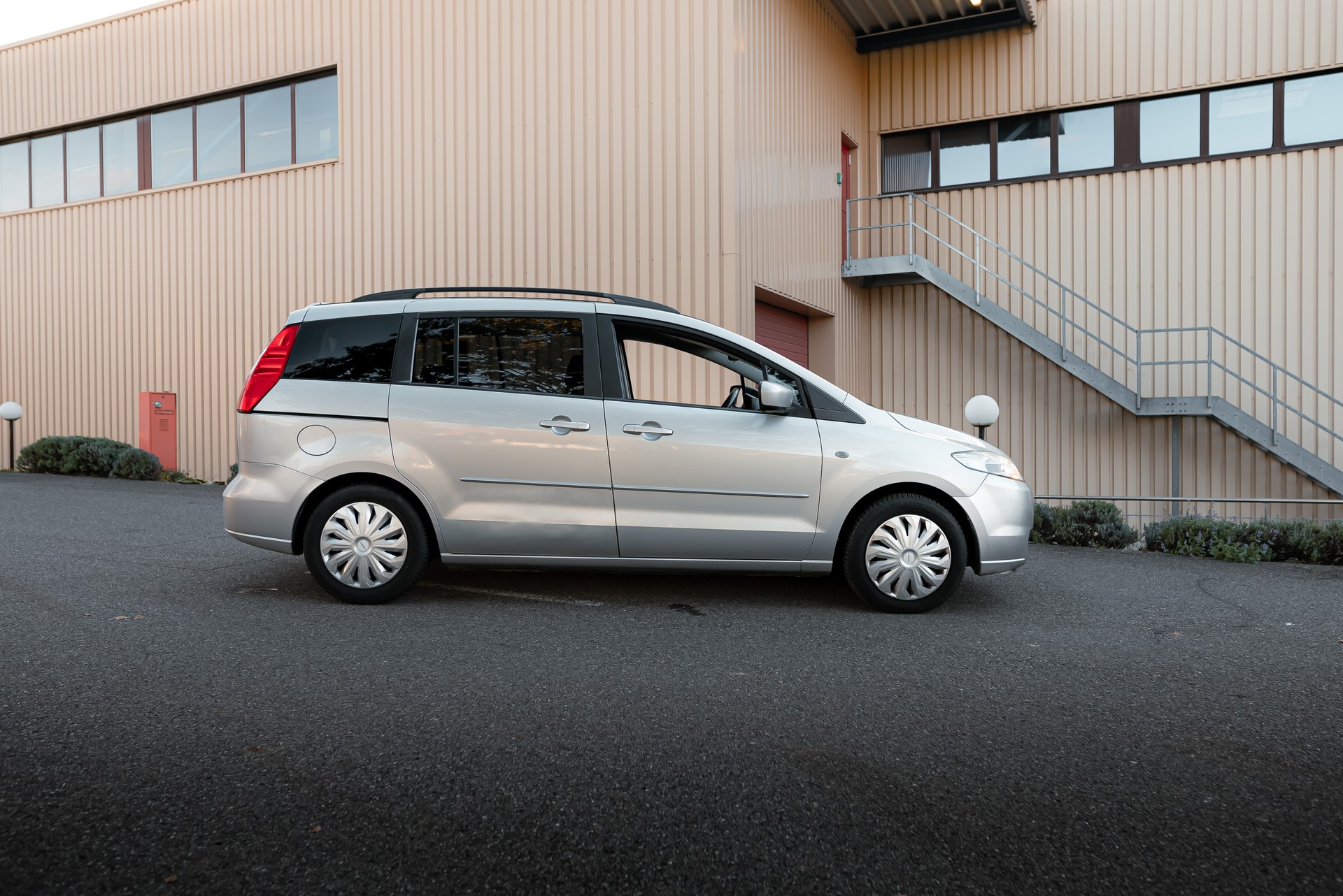 MAZDA 5 2.0d 16V Confort-image-2