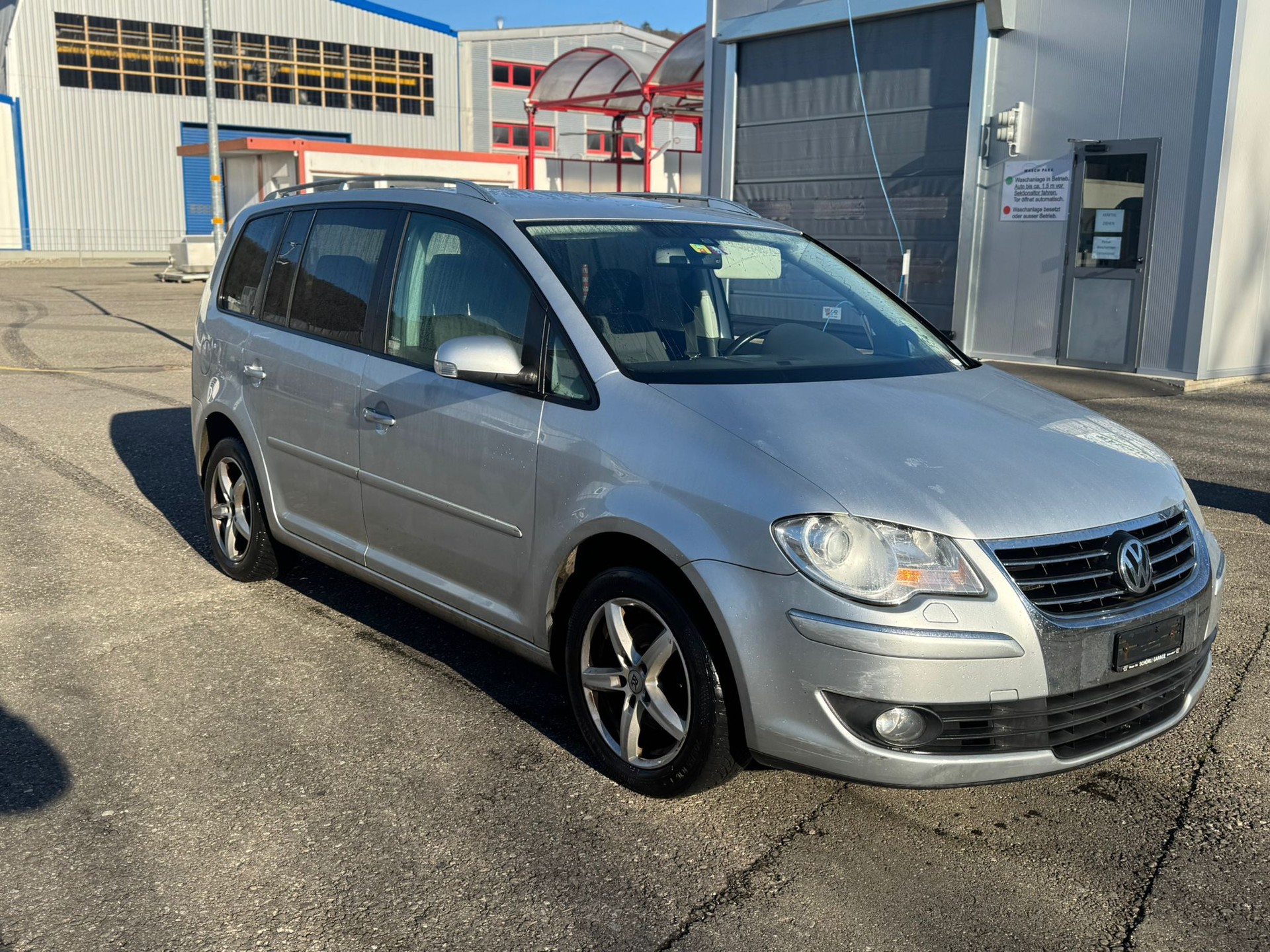 VW Touran 2.0 TDI Highline-image-1