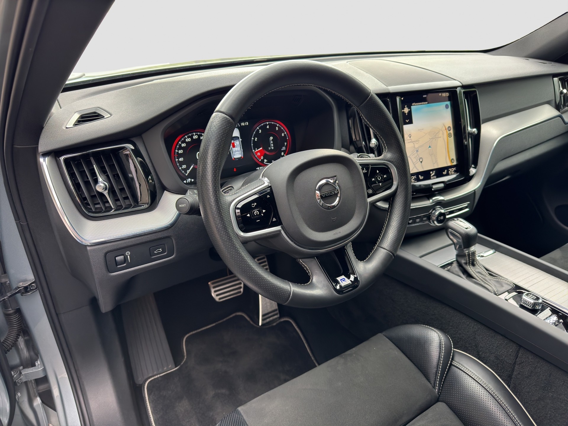 VOLVO XC60 T6 AWD R-Design Geartronic-image-9