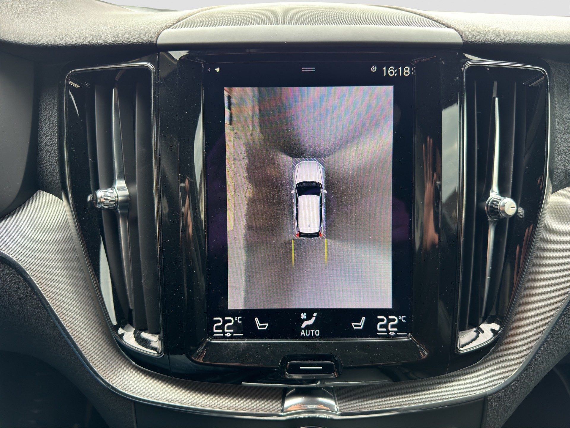 VOLVO XC60 T6 AWD R-Design Geartronic-image-6