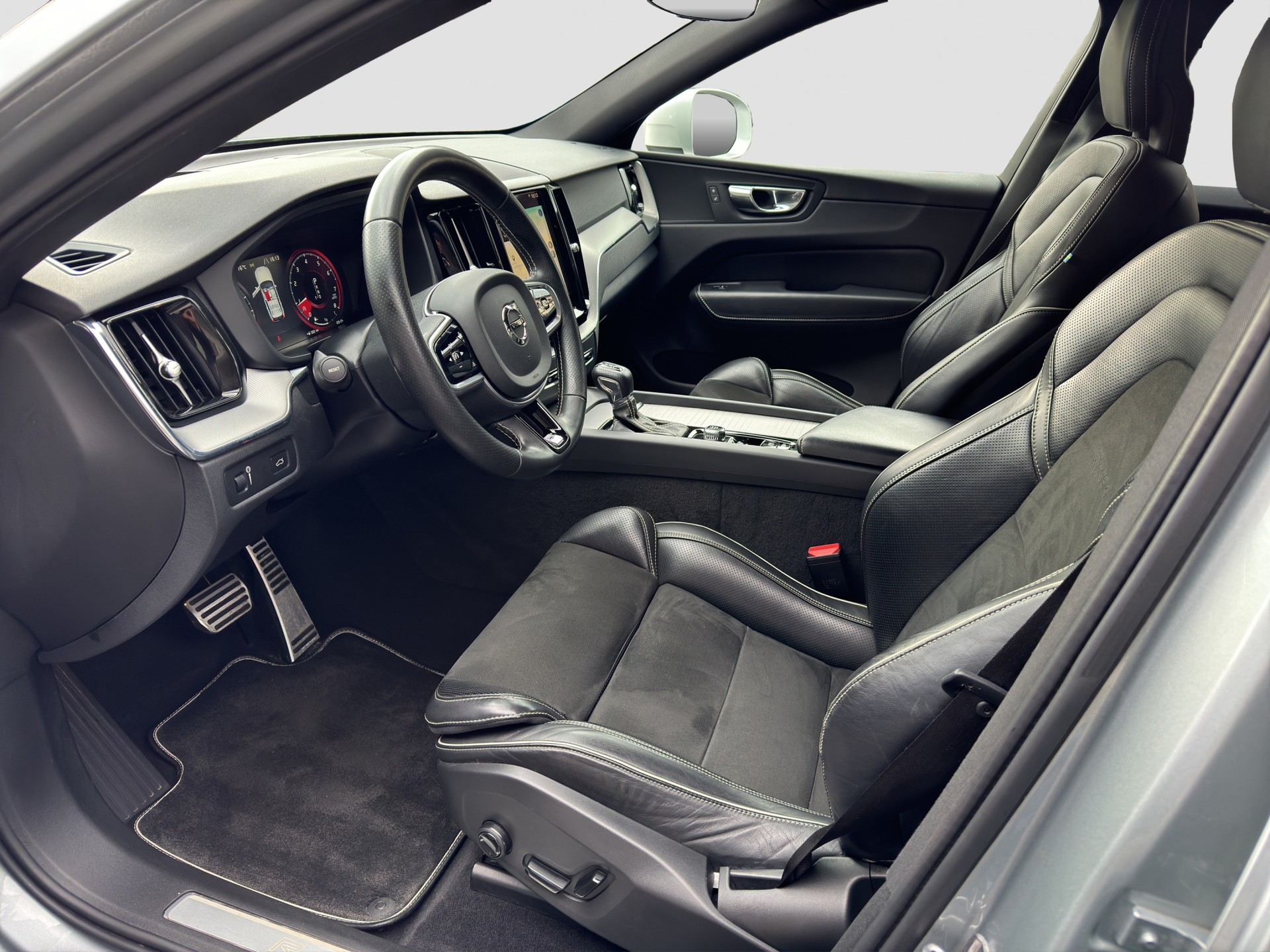 VOLVO XC60 T6 AWD R-Design Geartronic-image-10