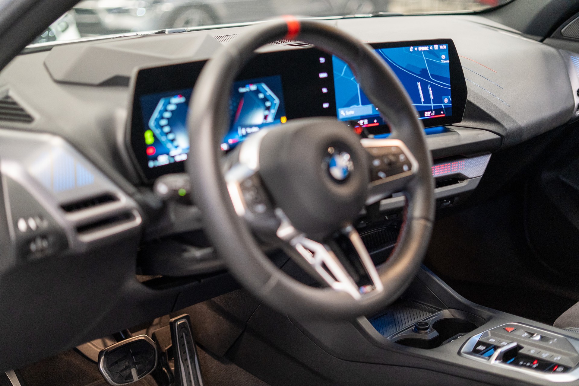 BMW M135i xDrive / Neues Modell / 360°Kamera / HeadUp Display / Harman/Kardon-image-8