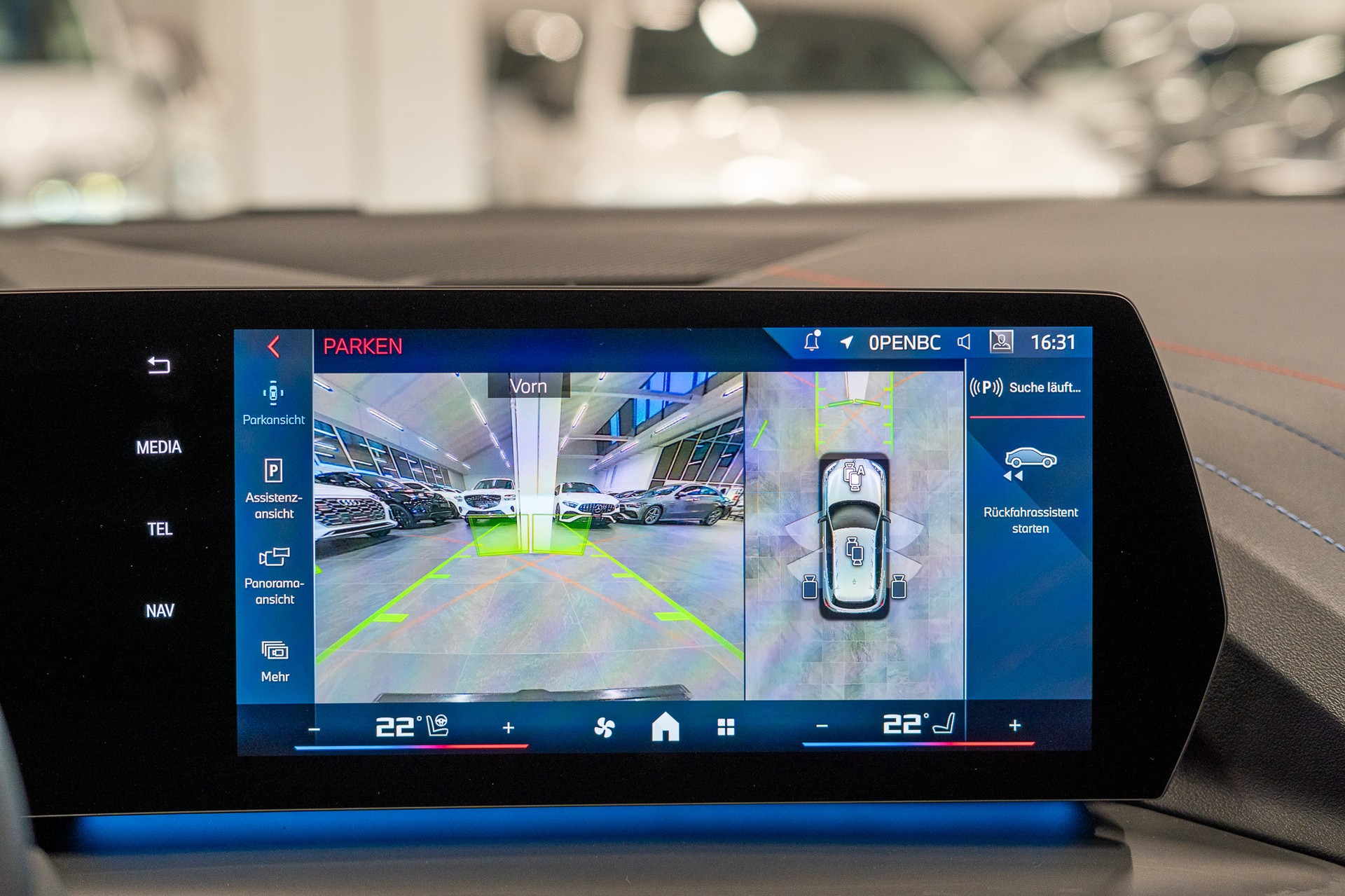 BMW M135i xDrive / Neues Modell / 360°Kamera / HeadUp Display / Harman/Kardon-image-16