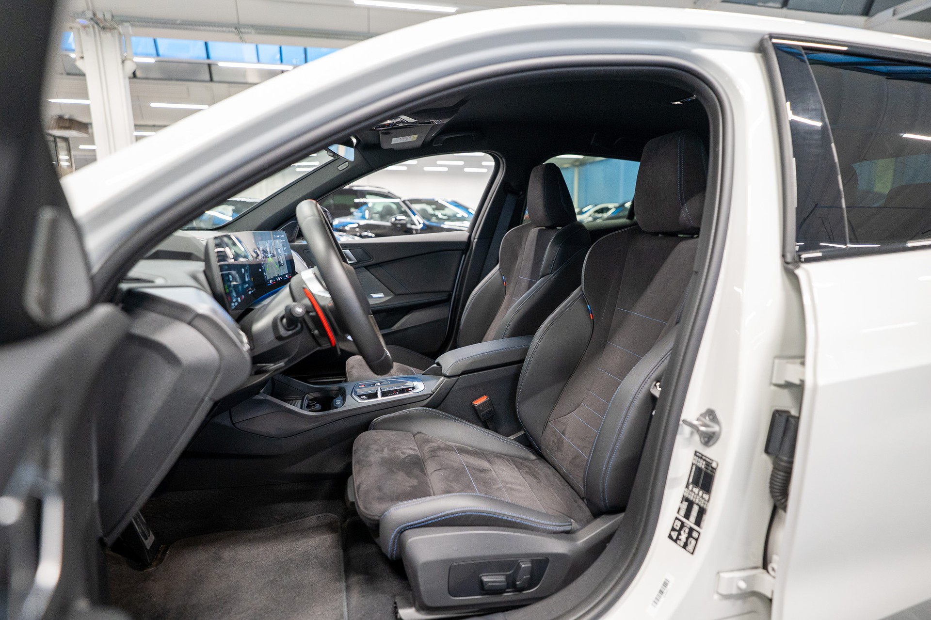 BMW M135i xDrive / Neues Modell / 360°Kamera / HeadUp Display / Harman/Kardon-image-9