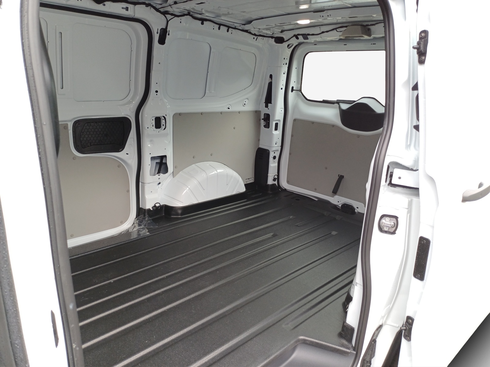 VW Transporter 2.0 TDI Automat-image-11