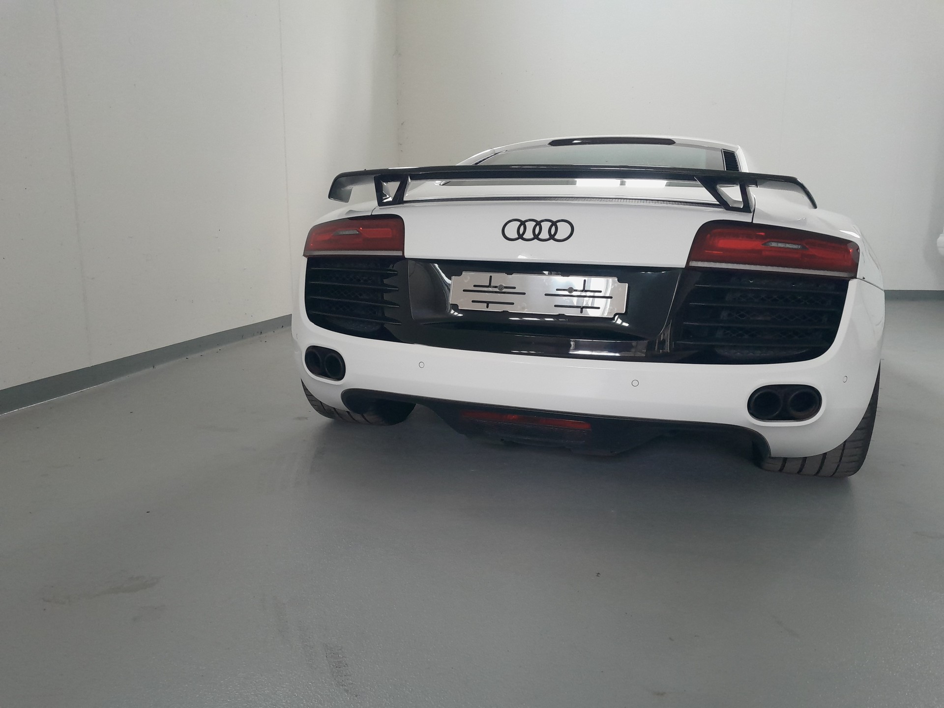 AUDI R8 Coupé 4.2-image-14