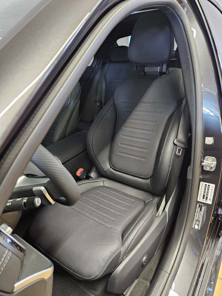 MERCEDES-BENZ C 220 d 4Matic Limousine AMG Line Swiss Star-image-7