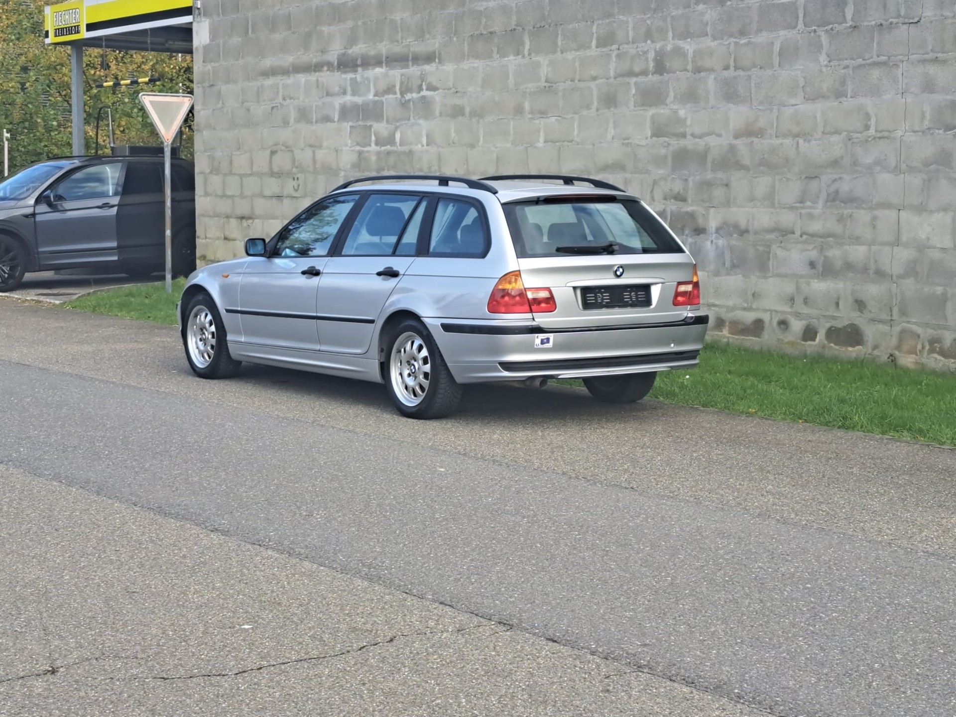 BMW 318-image-2