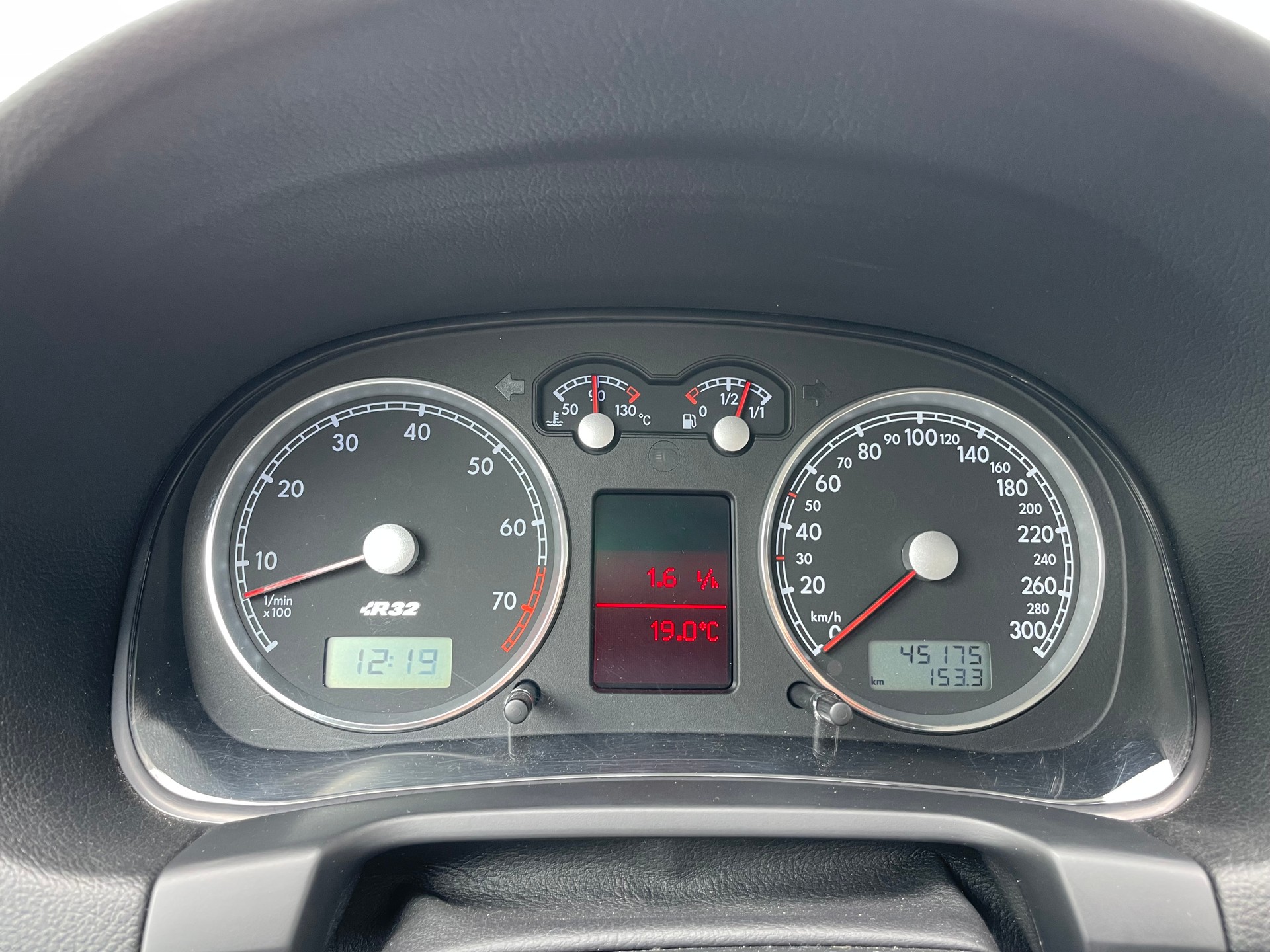 VW Golf R32 4Motion-image-2