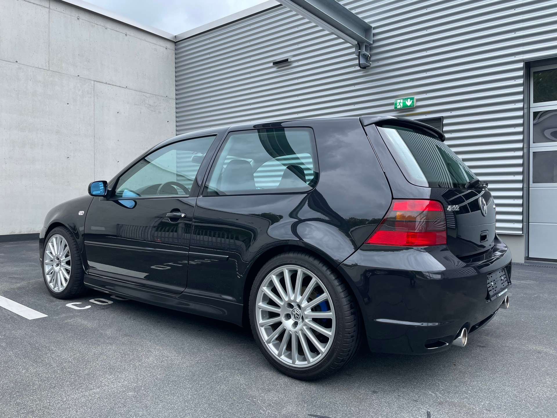 VW Golf R32 4Motion-image-4
