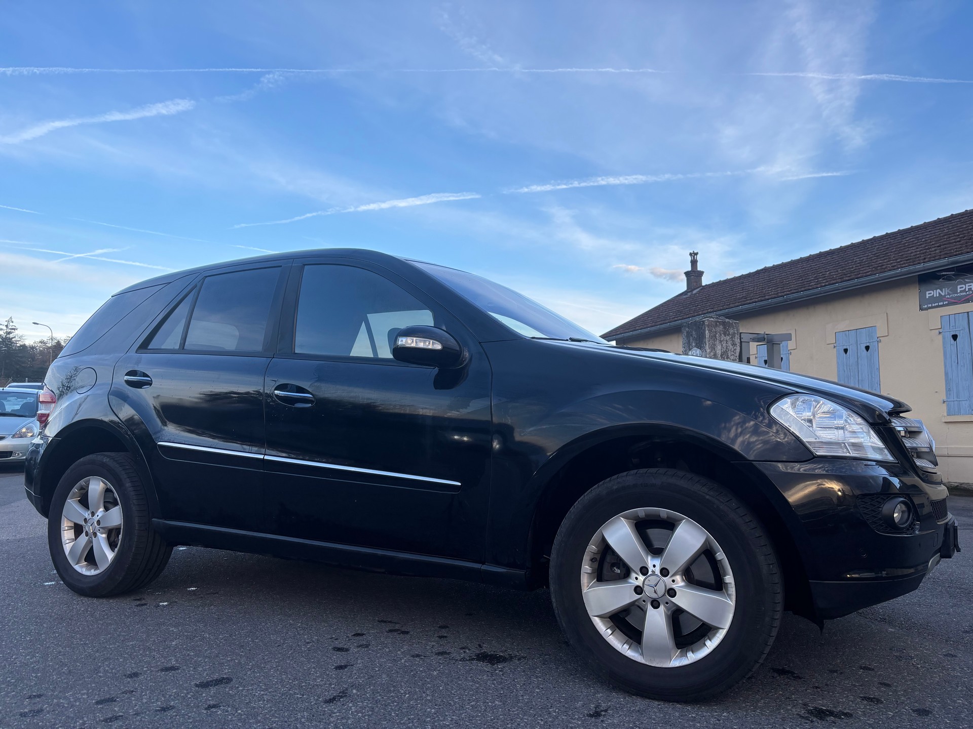 MERCEDES-BENZ ML 500 4Matic 7G-Tronic-showroom-element-2