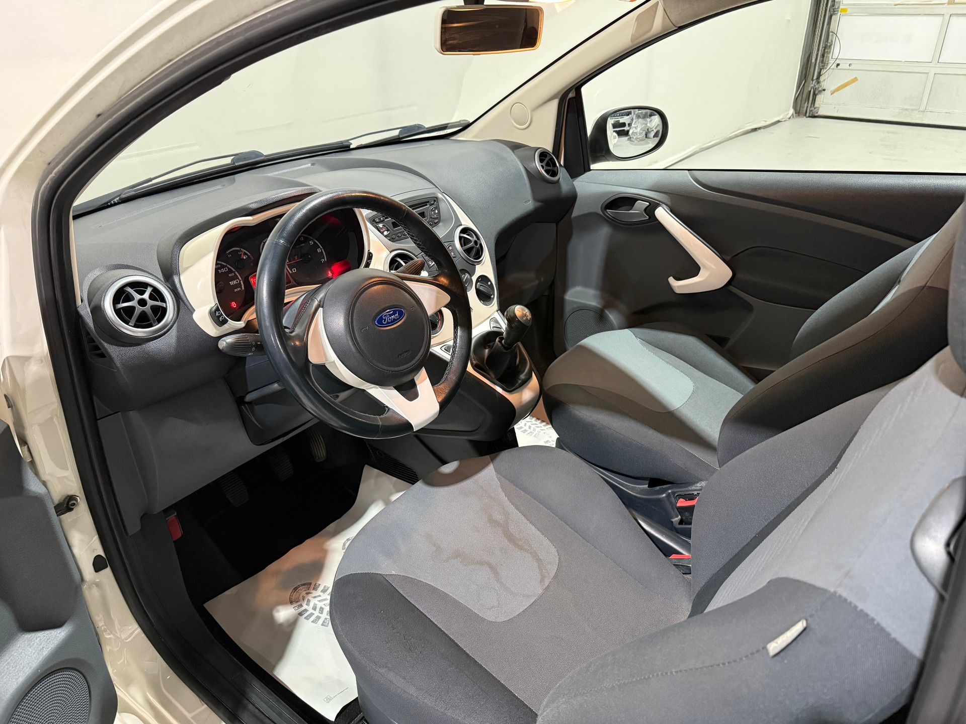 FORD KA 1.25 Titanium-image-9
